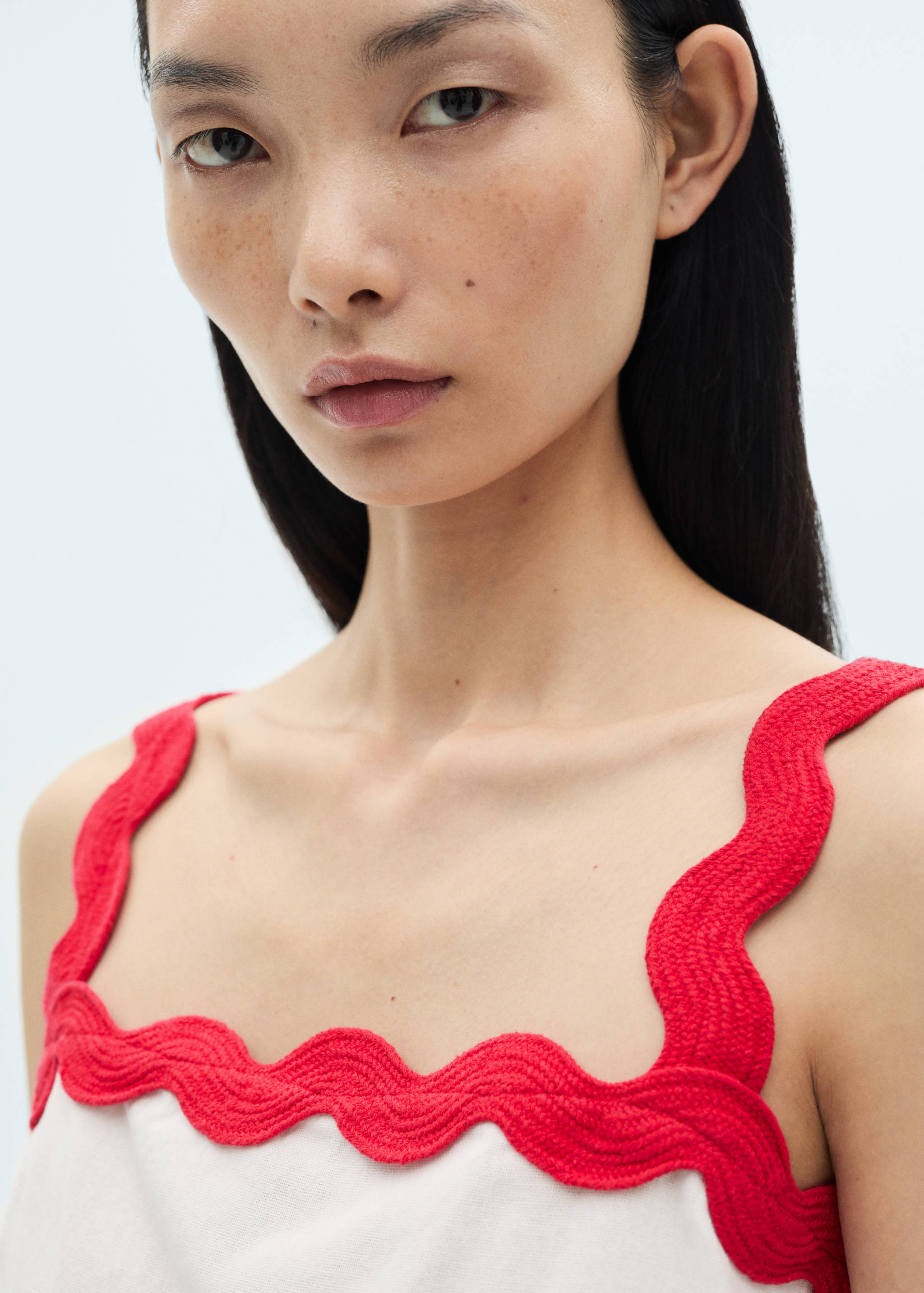 Contrast spaghetti strap top - Details of the article 1