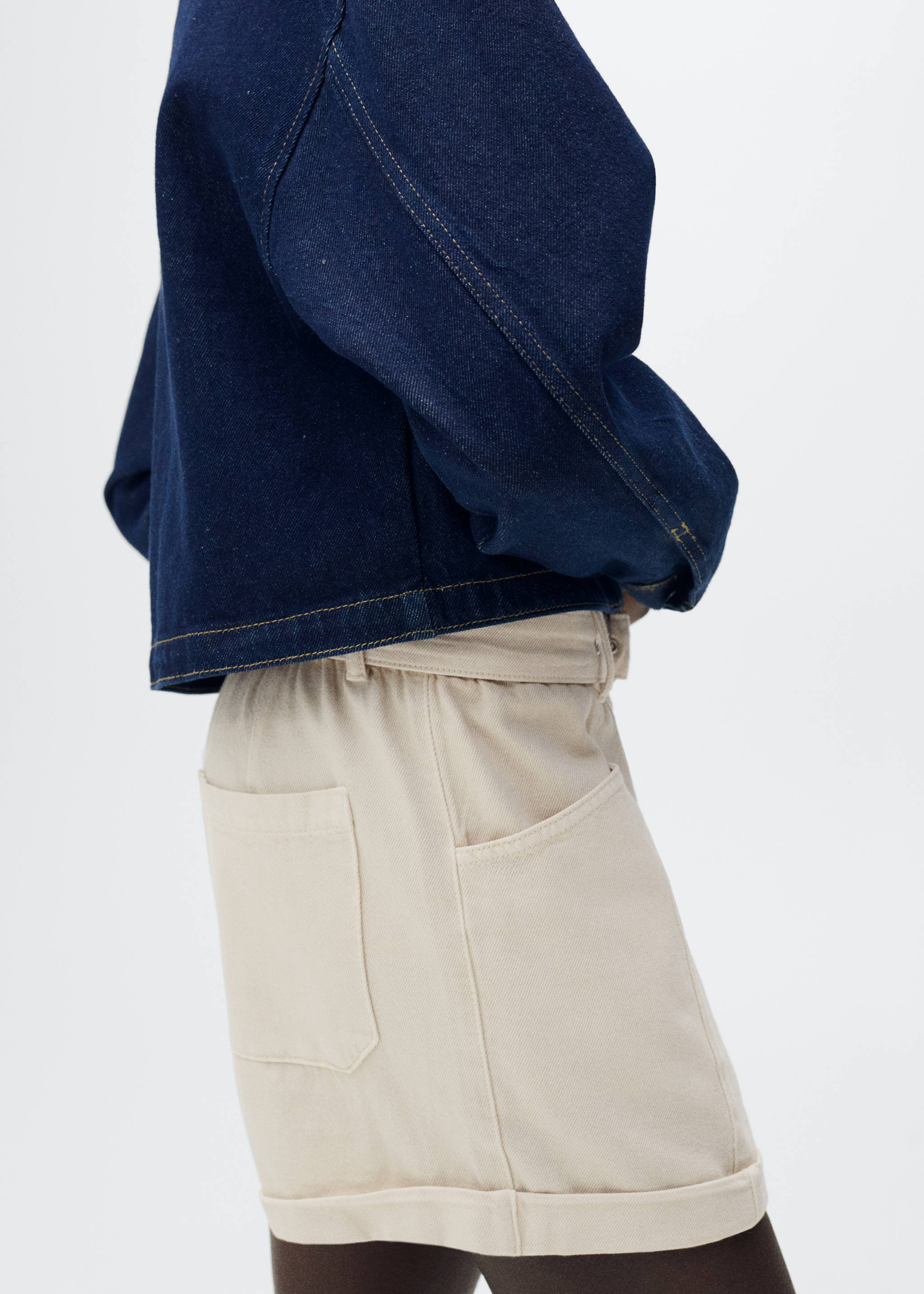 Shorts paperbag amb cinturó i vora girada - Detall de l'article 1