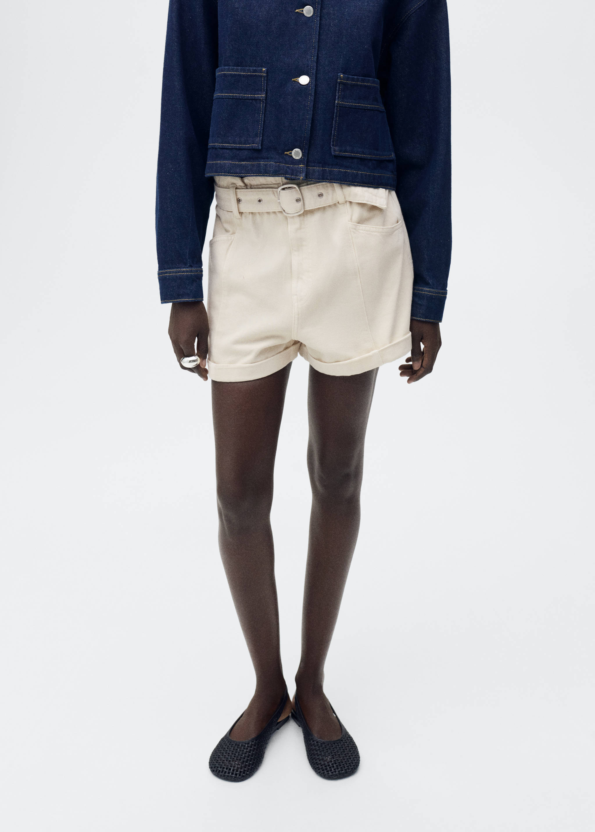 Shorts paperbag amb cinturó i vora girada - Detall de l'article 6