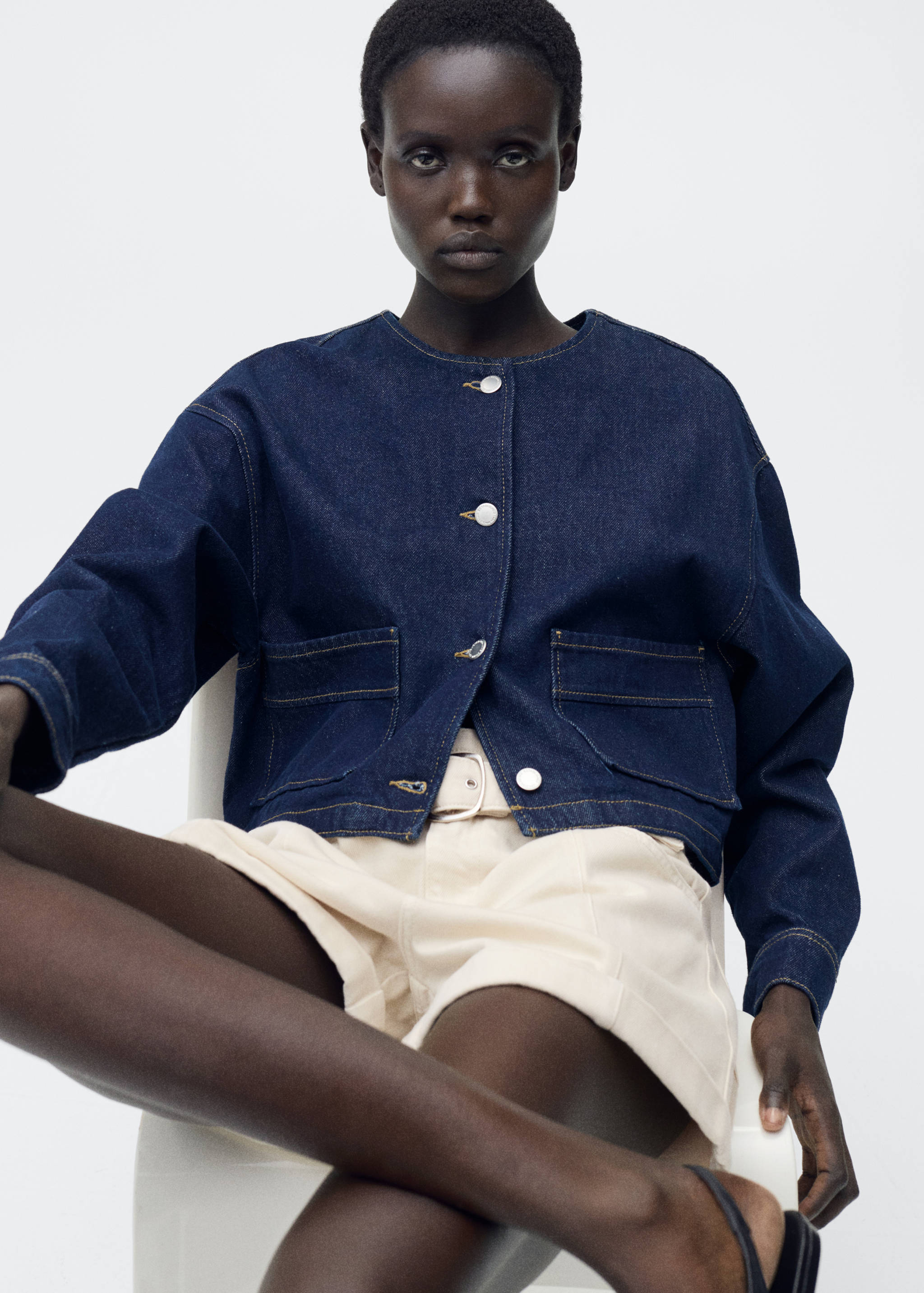 Shorts paperbag amb cinturó i vora girada - Detall de l'article 2