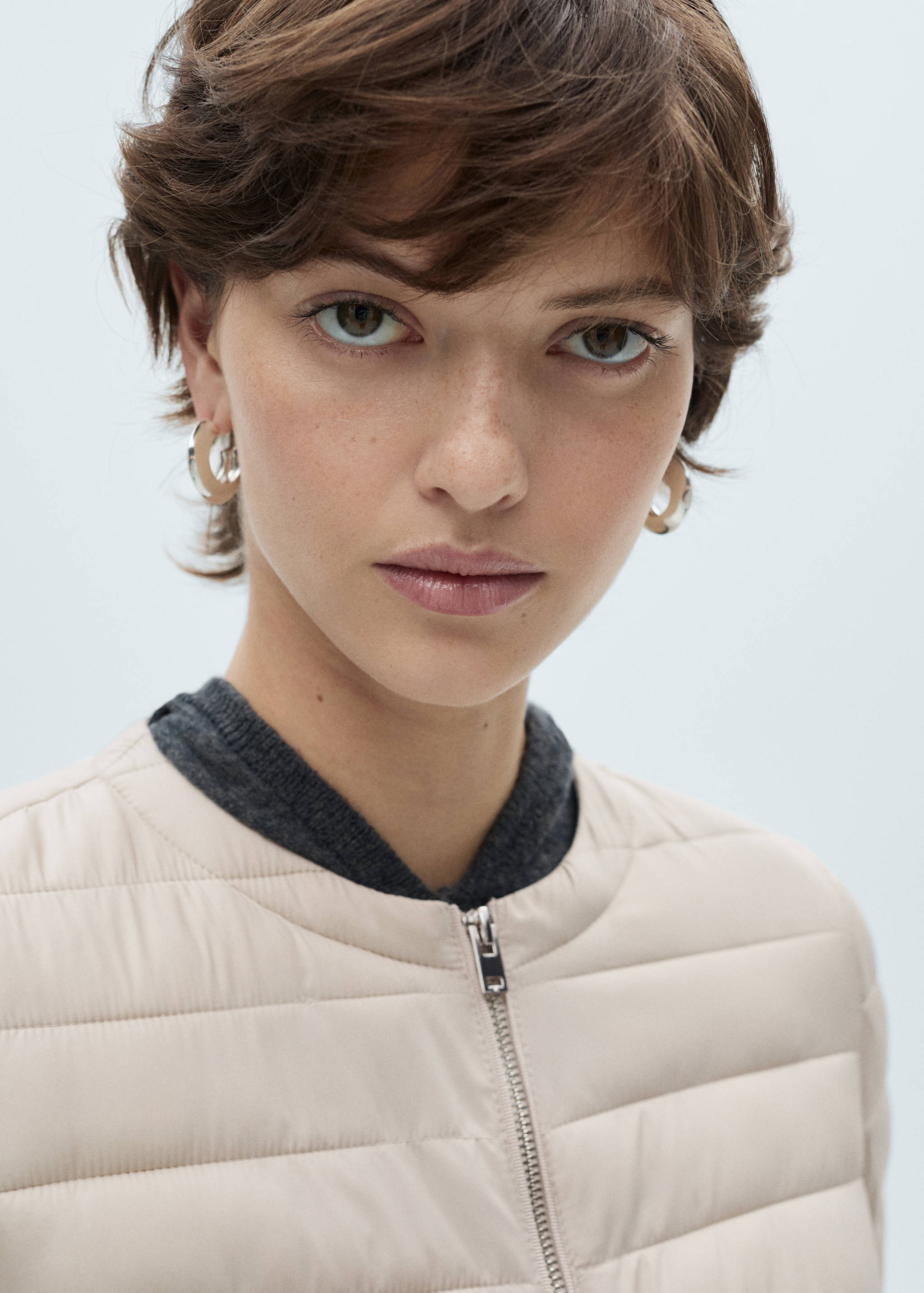 Short padded anorak with pockets - Details of the article 1