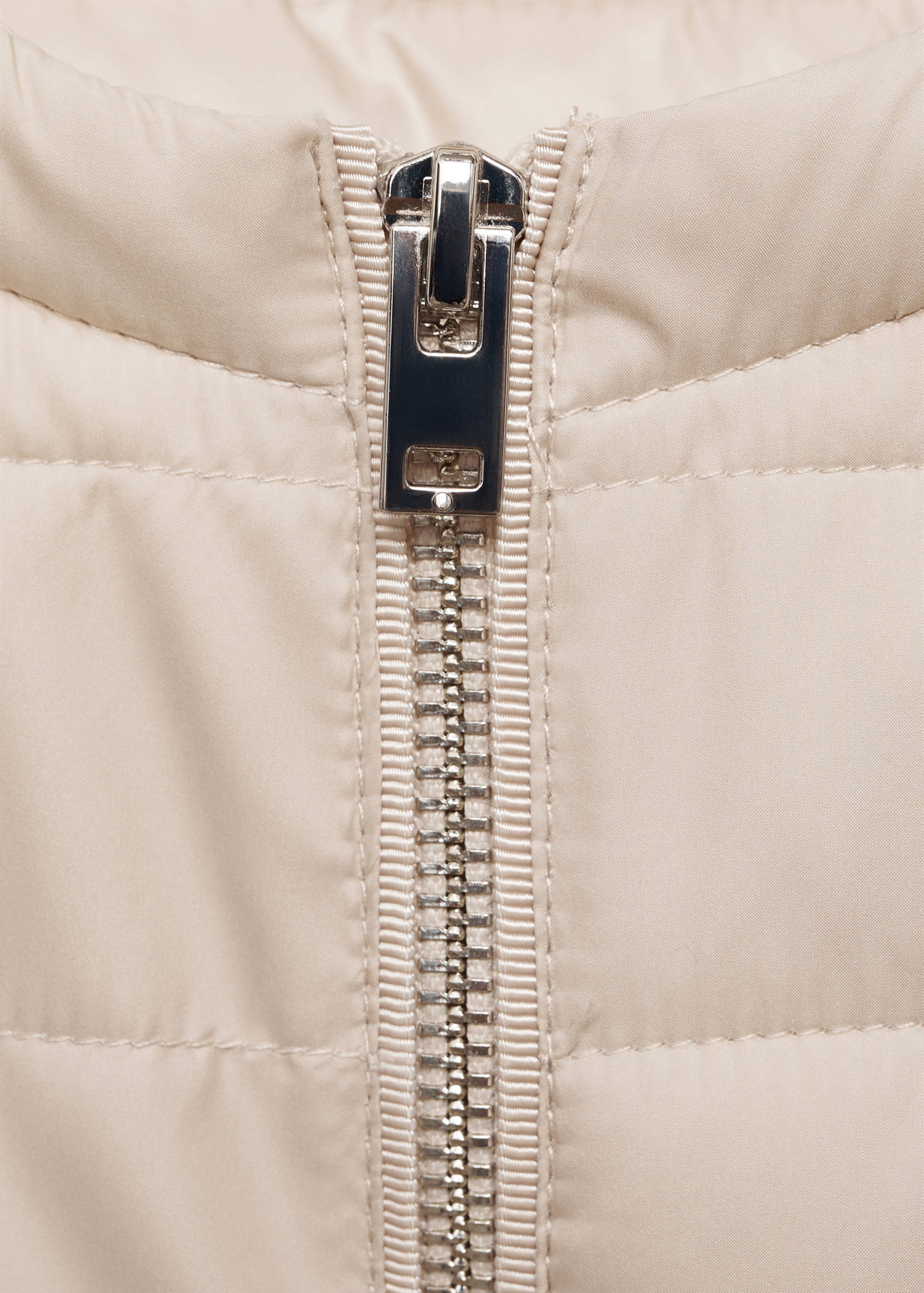 Short padded anorak with pockets - Details of the article 8