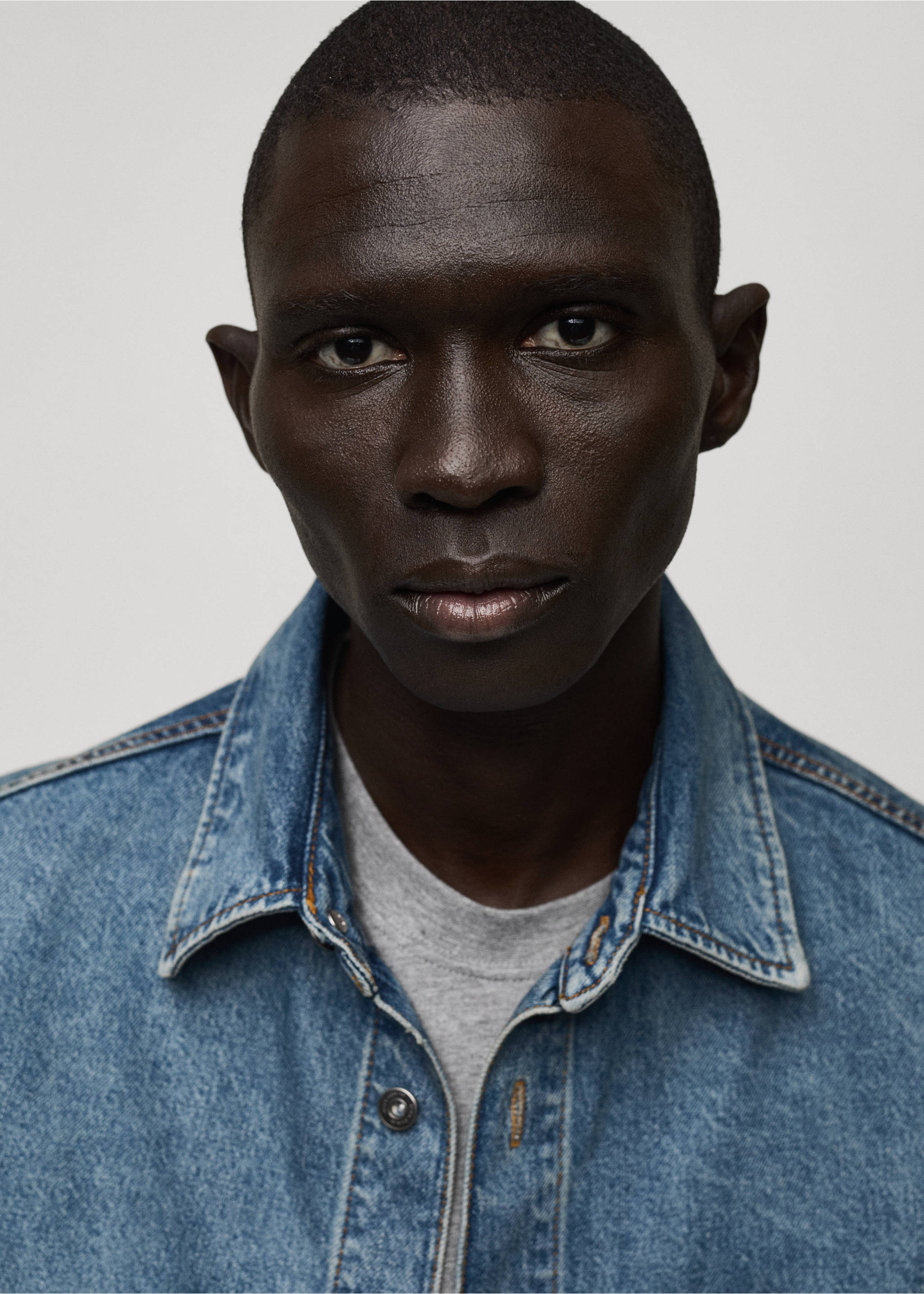 Pocket denim overshirt - Details of the article 1, Medium Blue. Ref: 87050619-00.