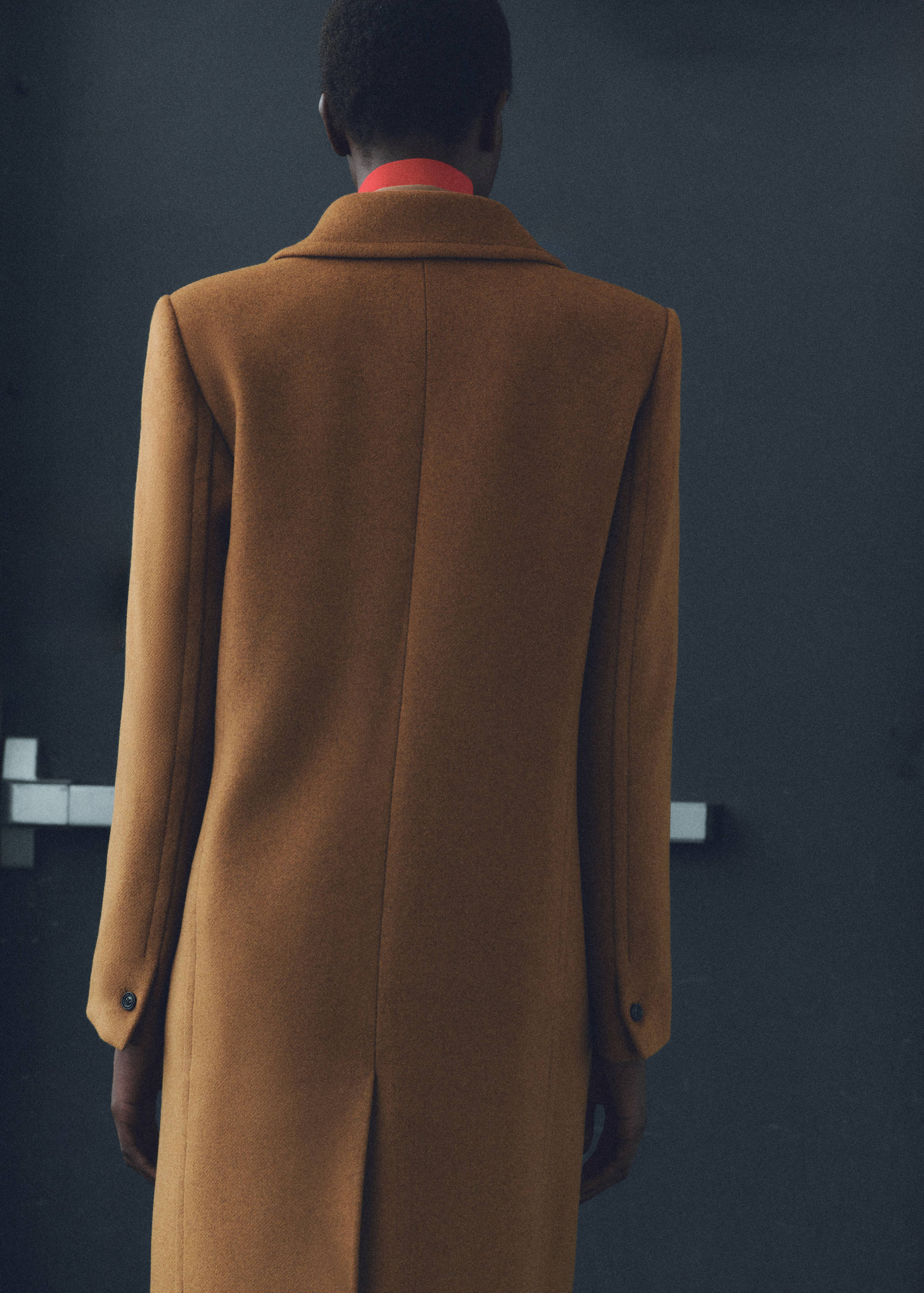 Double-breasted wool coat - Reverse of the article