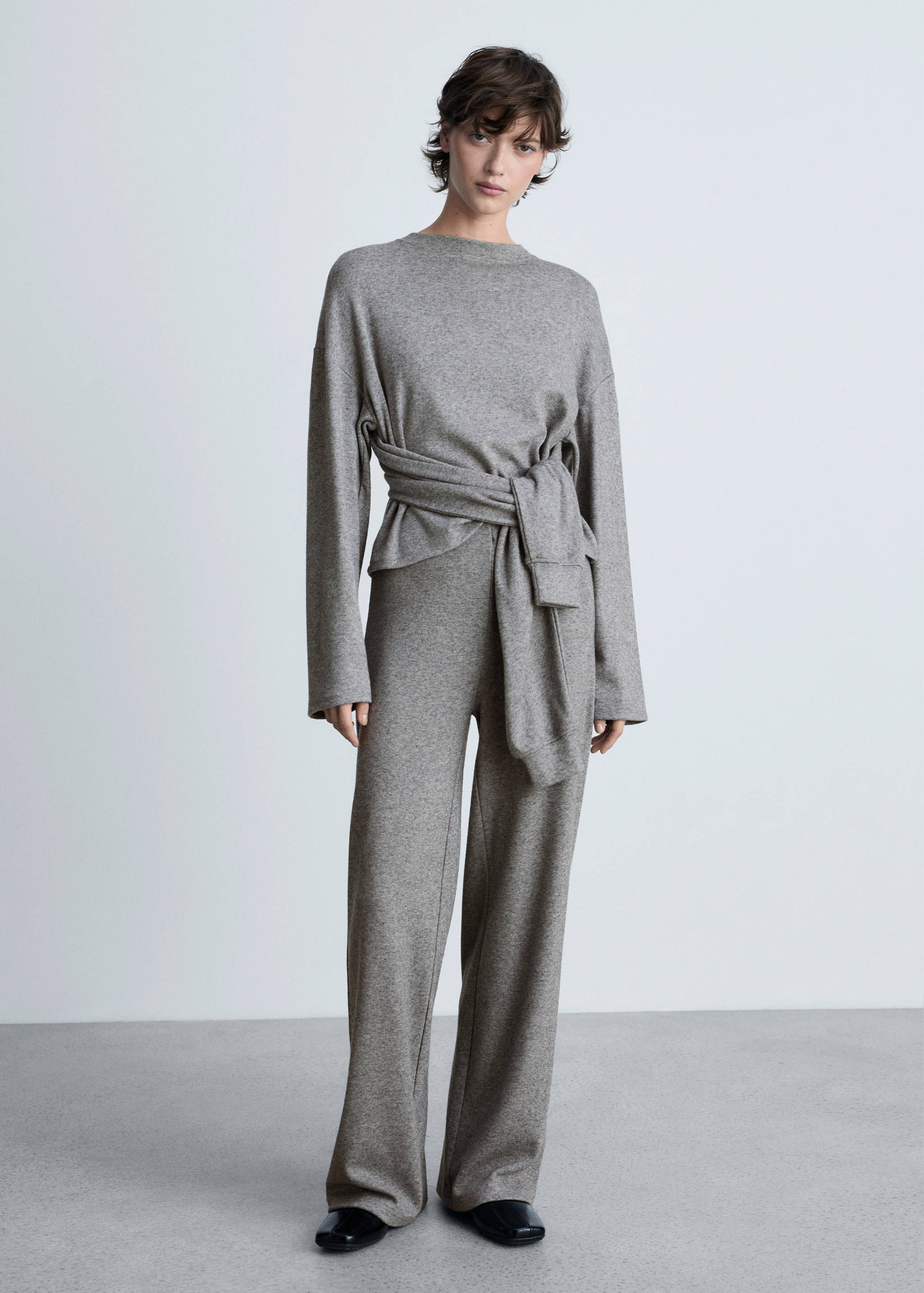 Dekoratif kollu sweatshirt - Genel plan