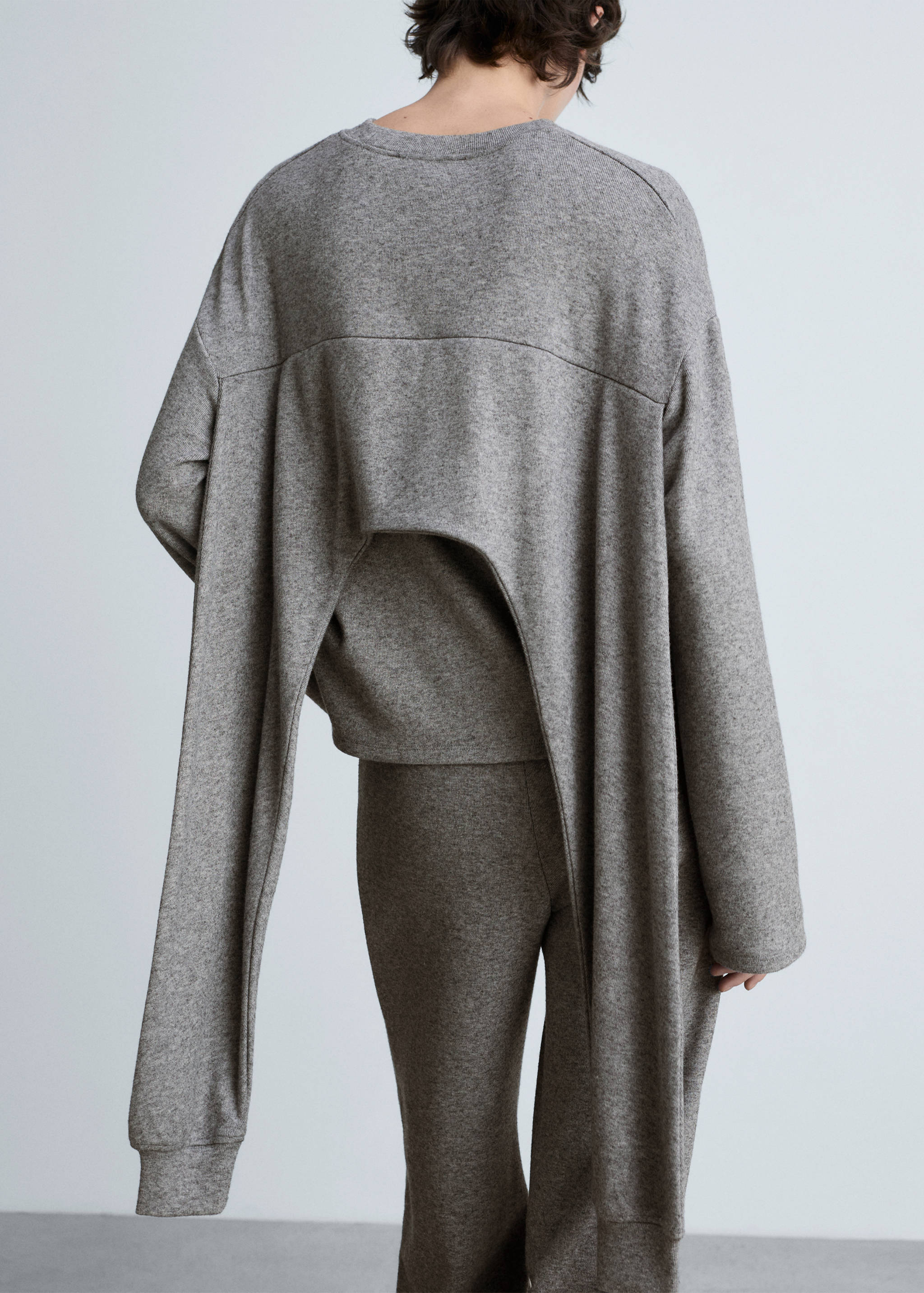 Dekoratif kollu sweatshirt - Ürünün arkası