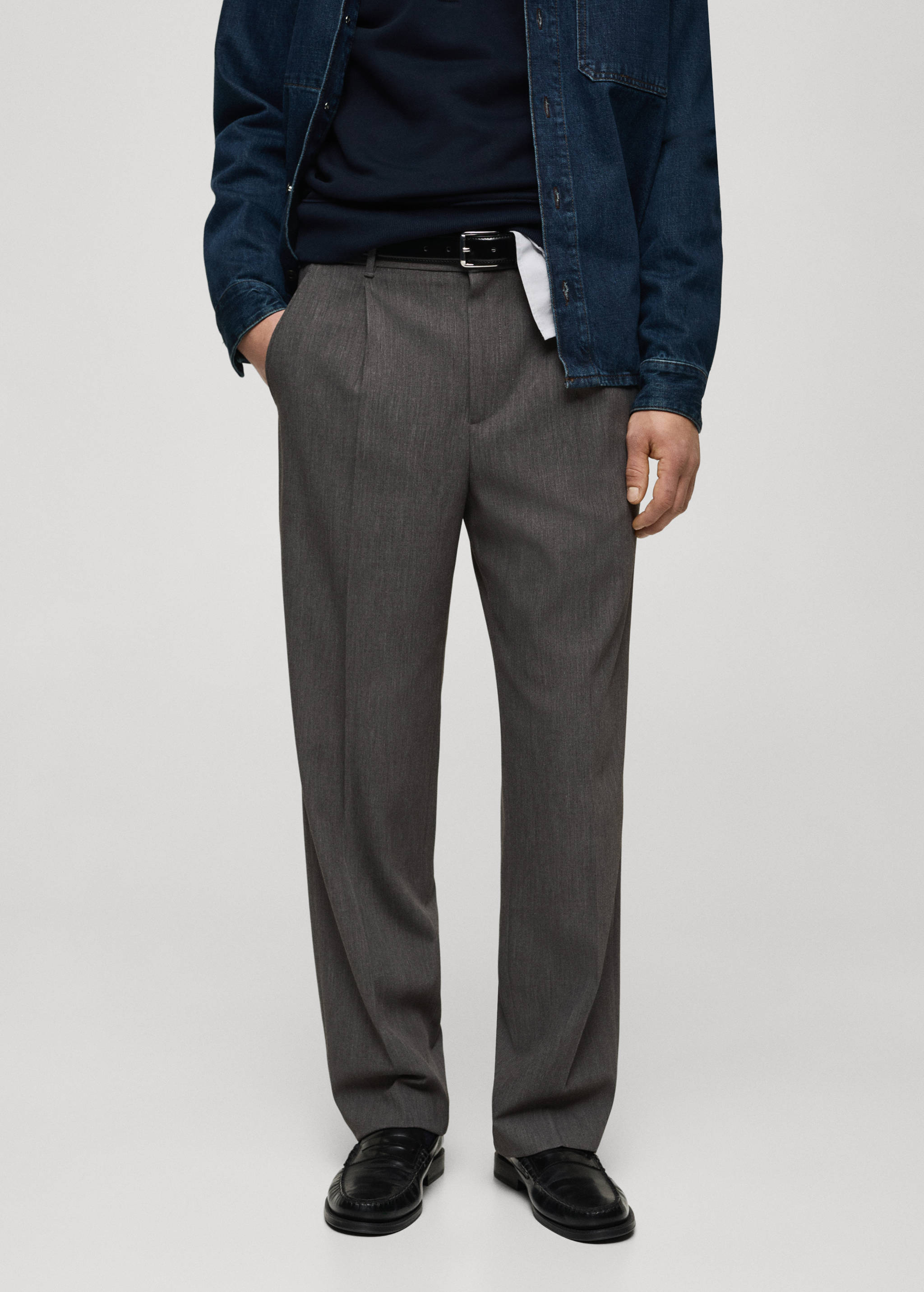 Straight-fit pleated trousers - Medium plane
