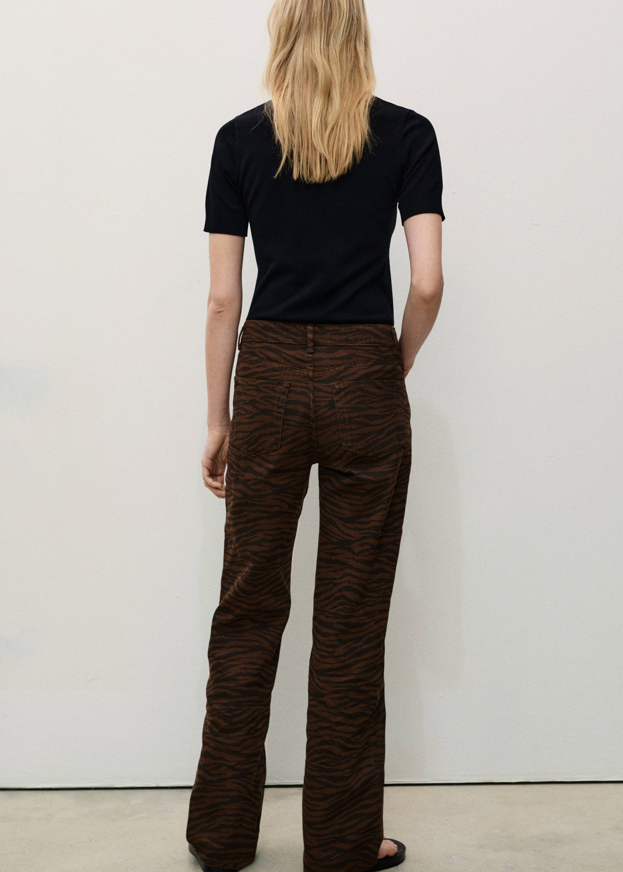 Jeans rectos estampado cebra - Reverso del artículo