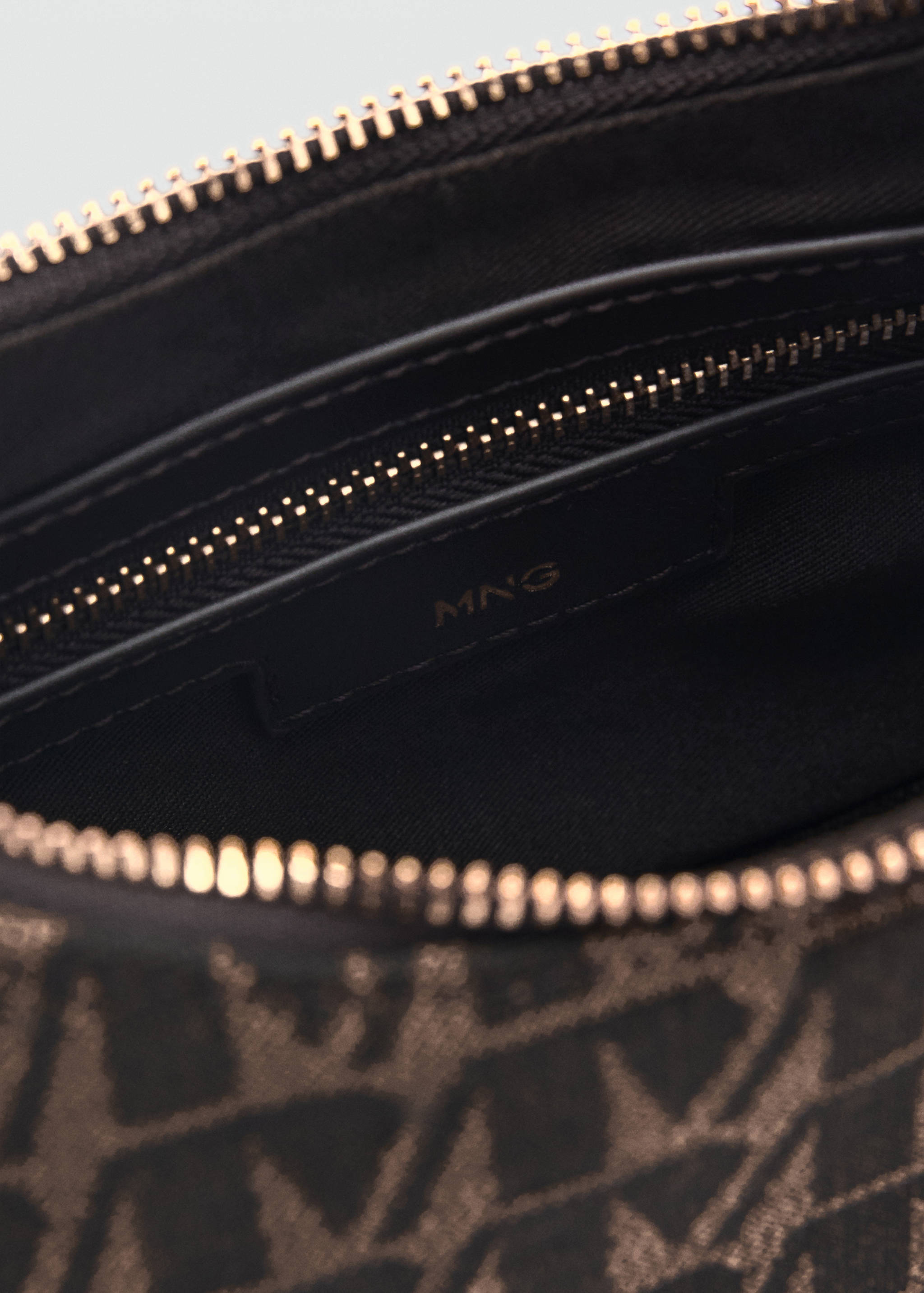 Shoulder bag with printed logo - Details of the article 2