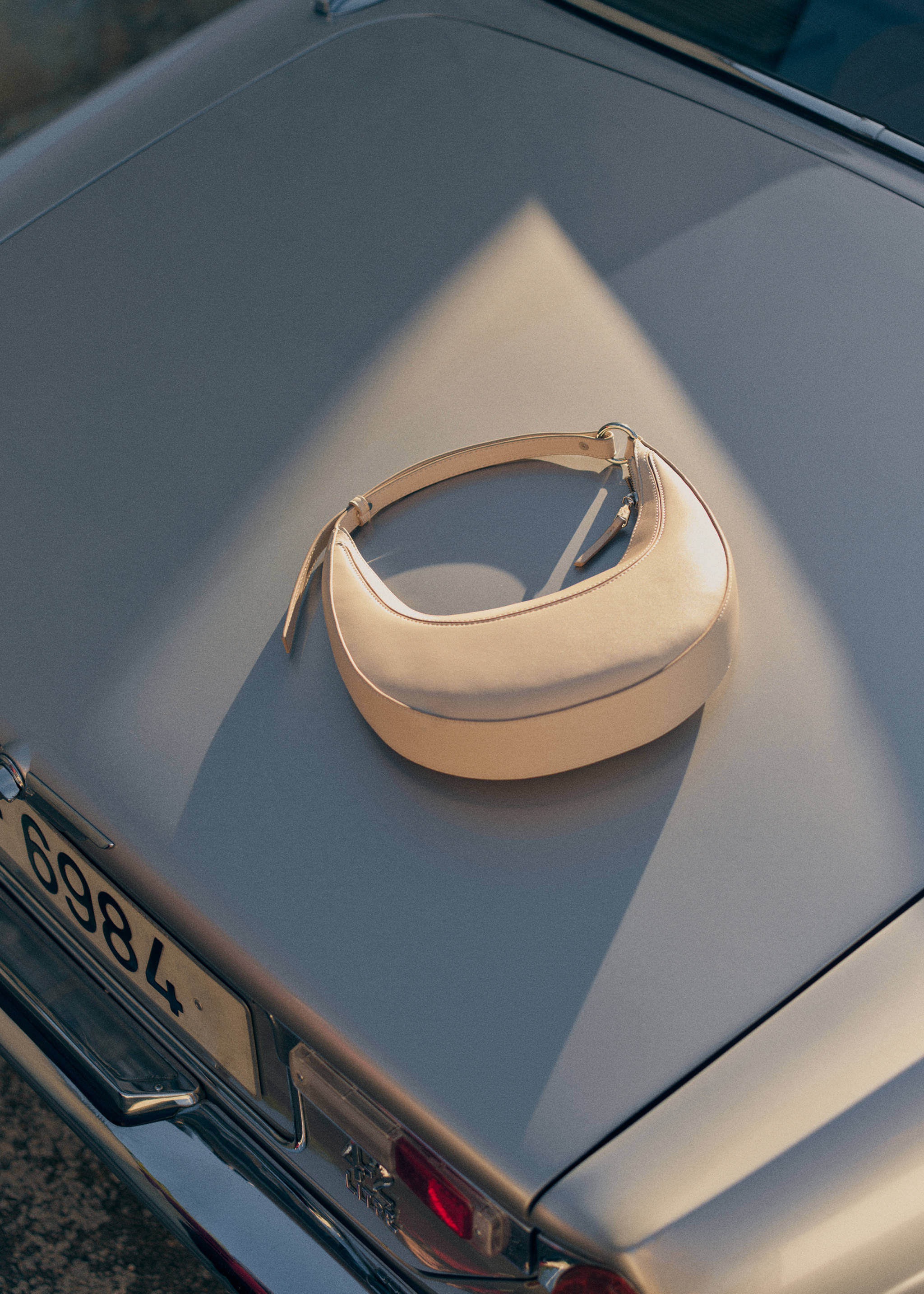 Oval shoulder bag - General plane