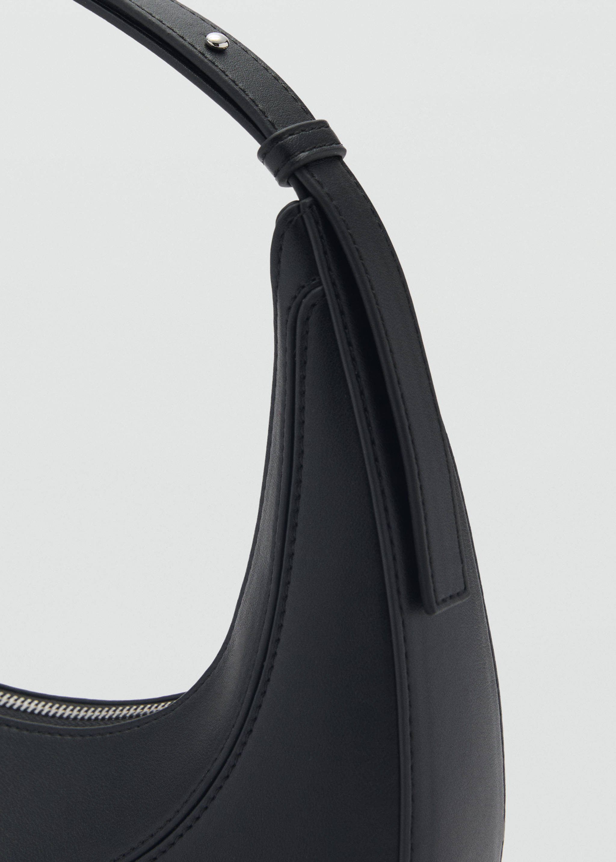 Oval shoulder bag - Details of the article 2