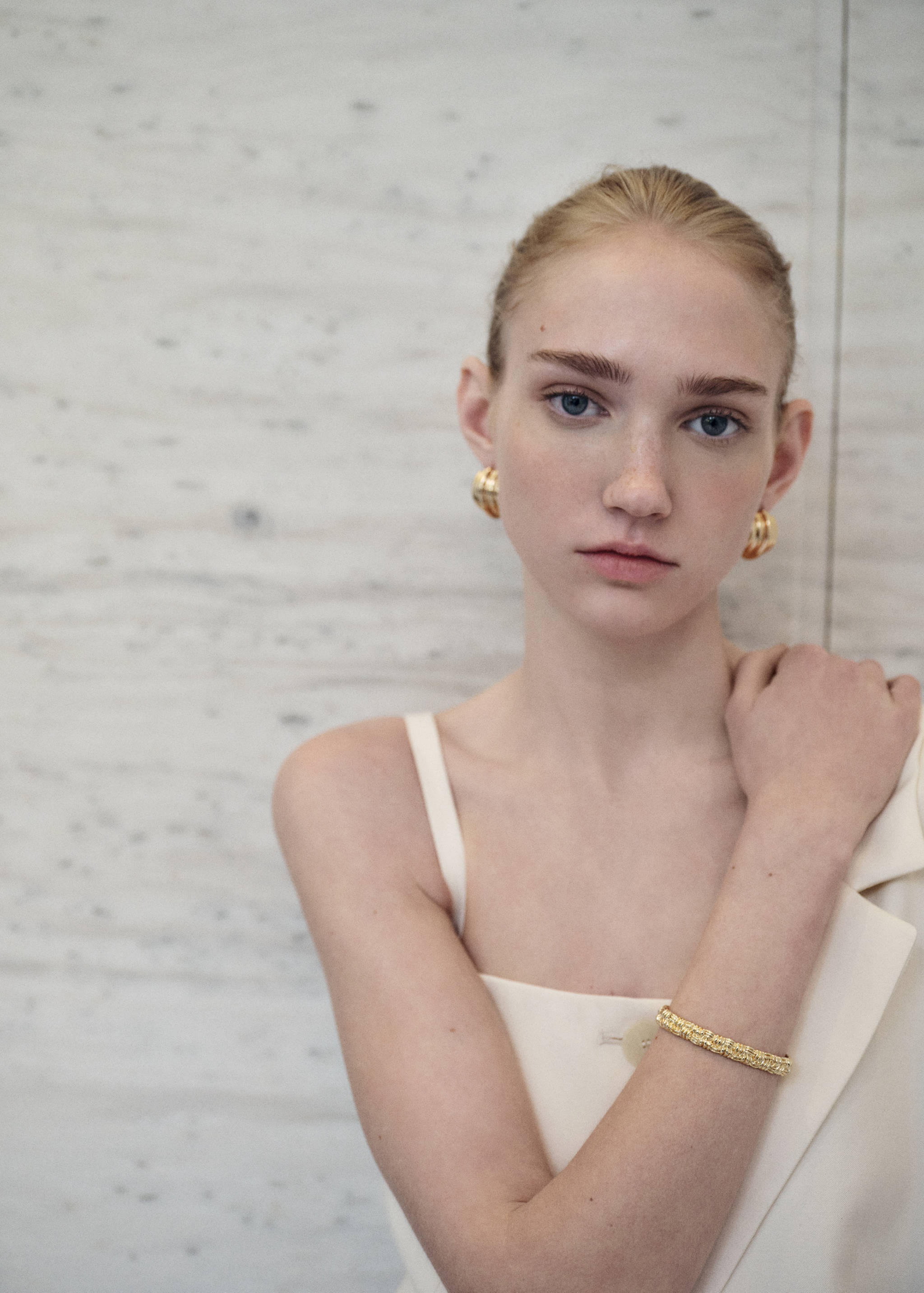 Жесткий браслет со спиралью - Общий план