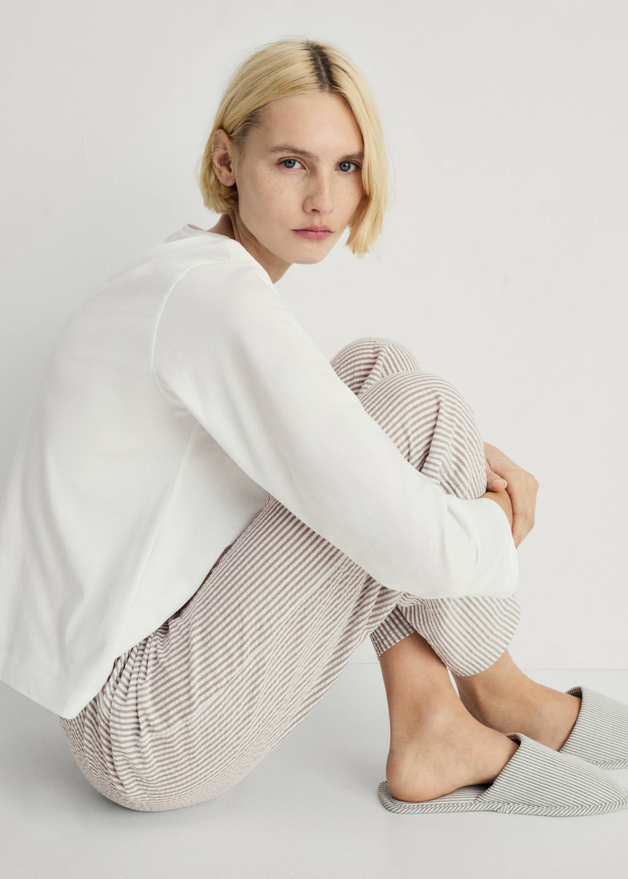 Seersucker striped two-piece pyjamas - Details of the article 2