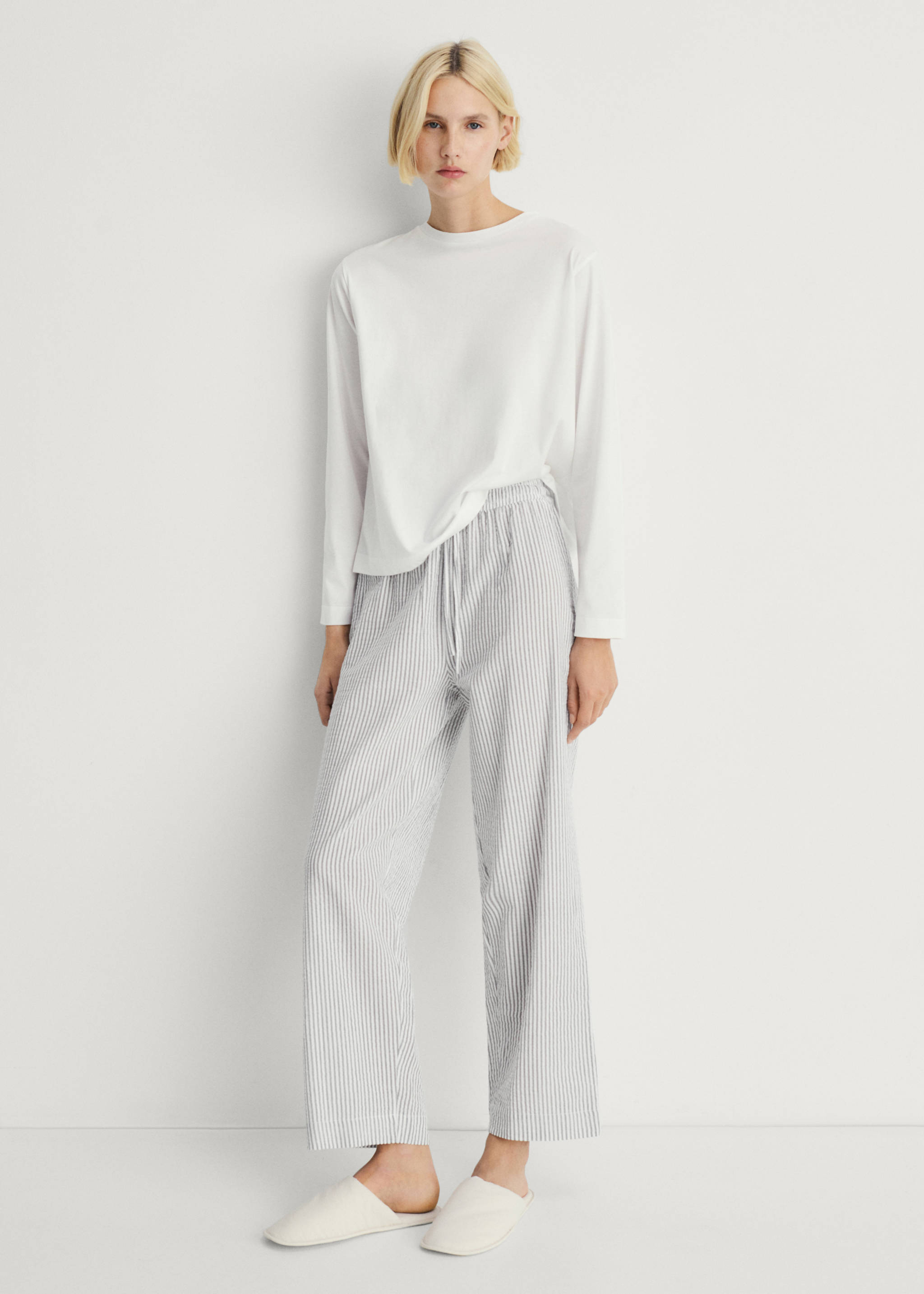 Seersucker striped two-piece pyjamas - General plane