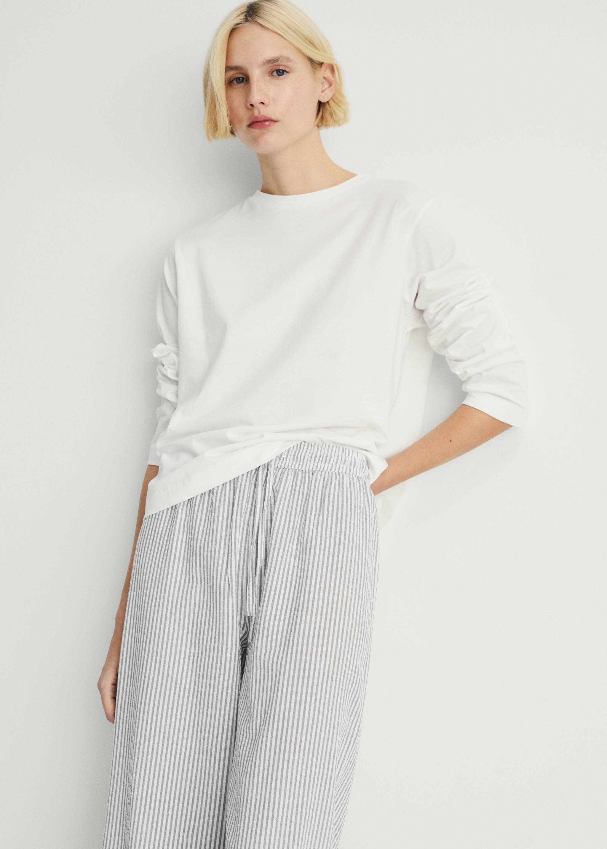 Seersucker striped two-piece pyjamas - Details of the article 1