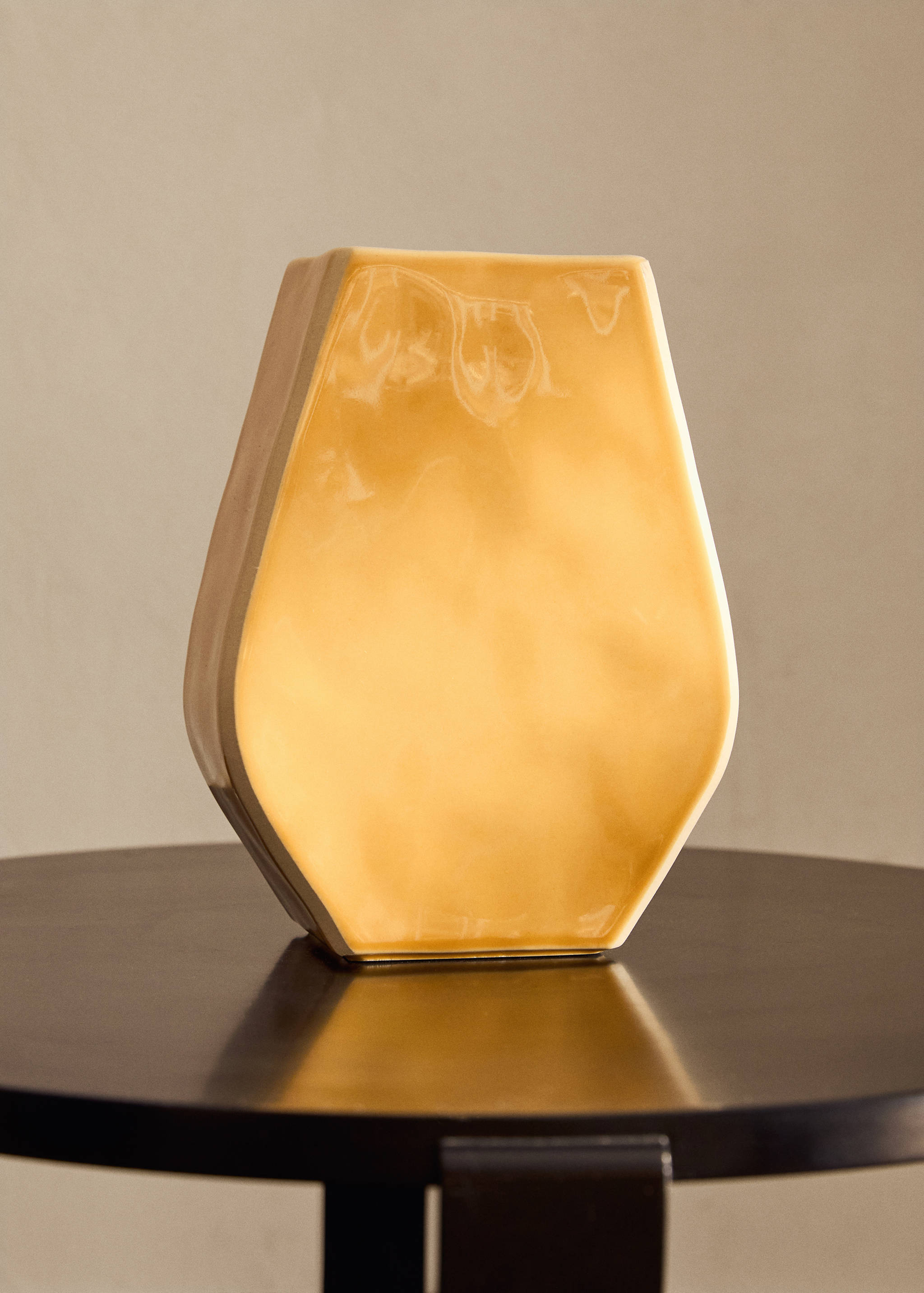 Geometric stoneware vase - General plane