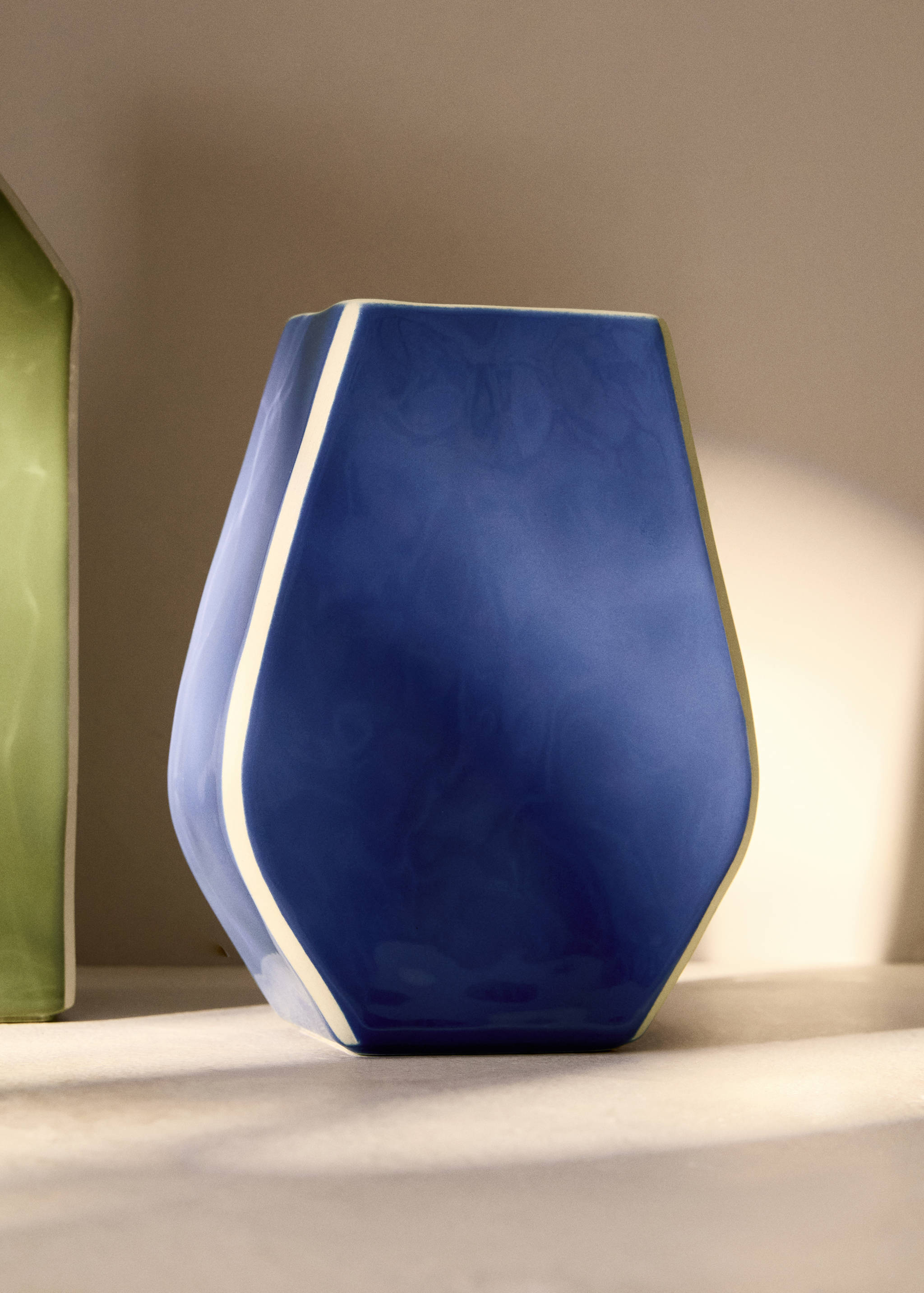 Geometric stoneware vase - General plane