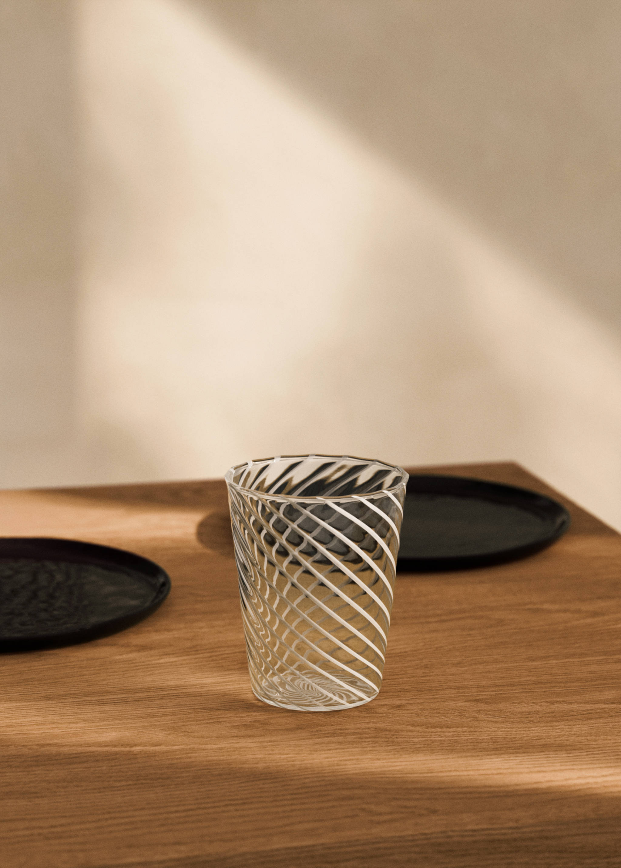 Small borosilicate glass with coloured spiral - General plane