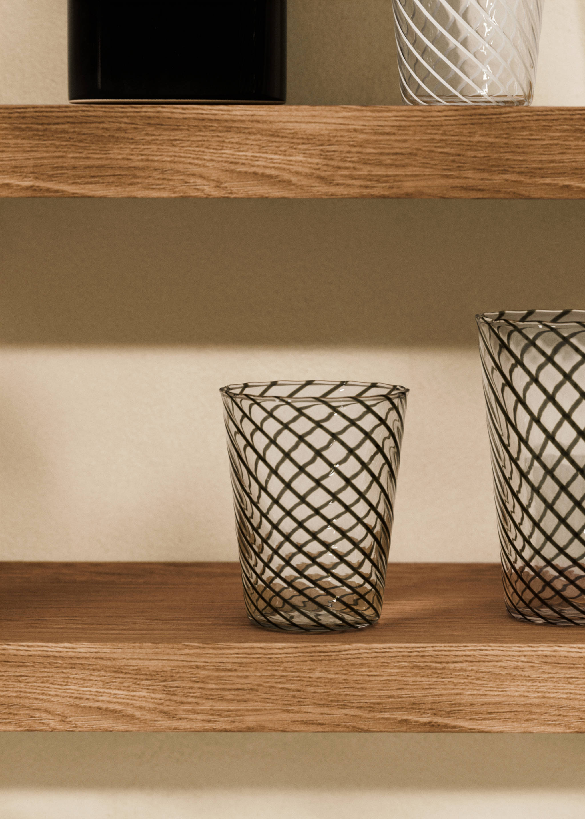 Small borosilicate glass with coloured spiral - General plane