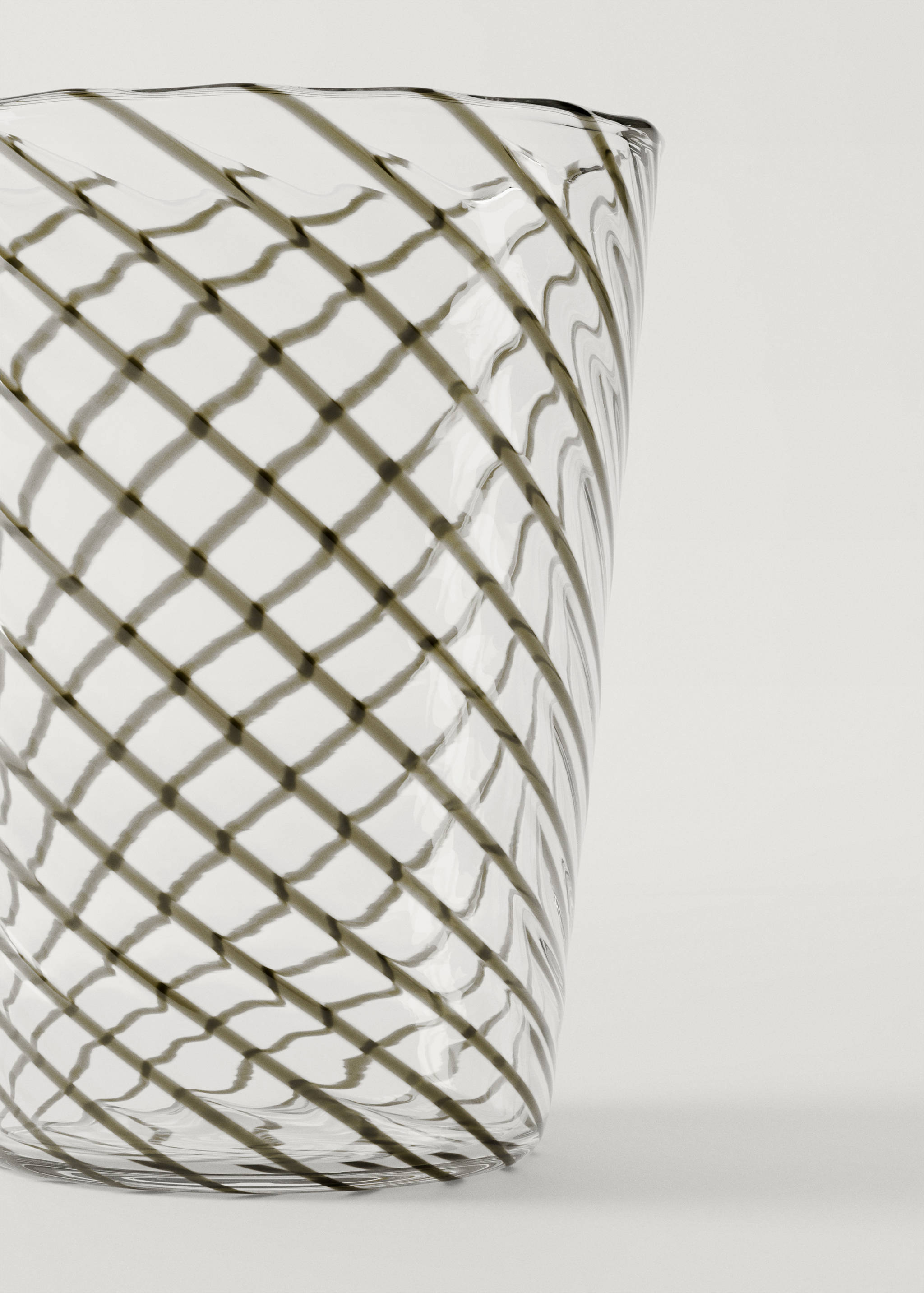 Small borosilicate glass with coloured spiral - Details of the article 2