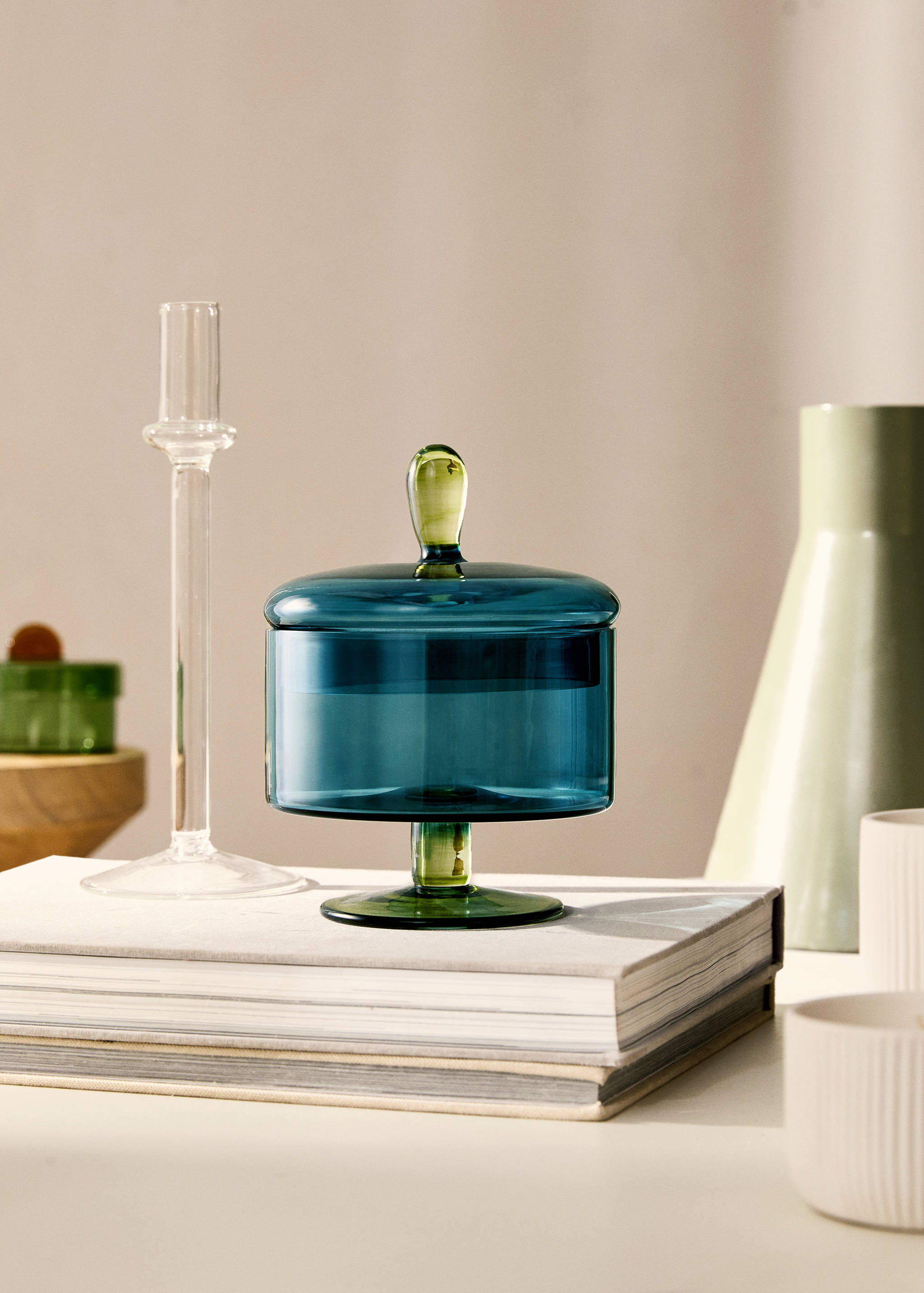 Medium two-tone borosilicate serving dish with lid - General plane