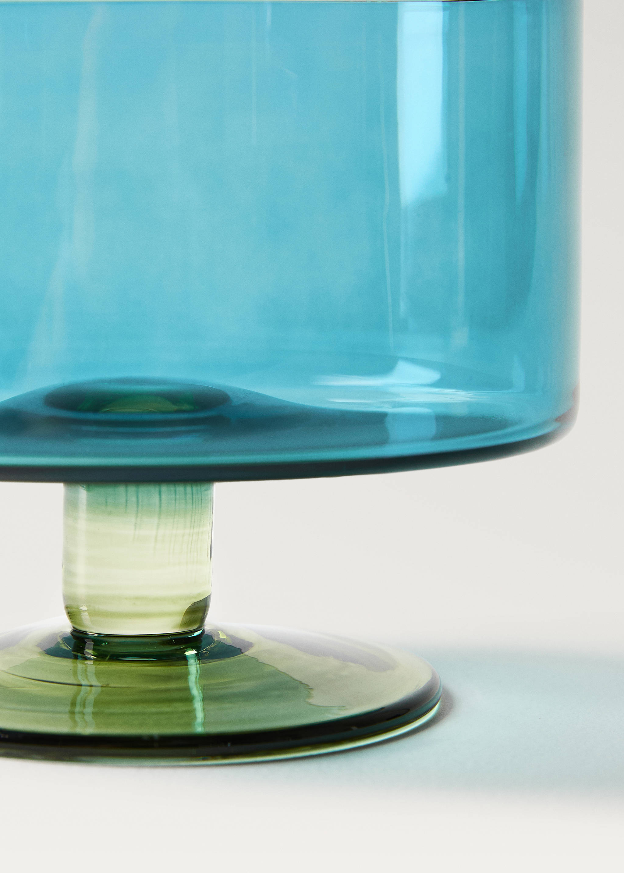 Medium two-tone borosilicate serving dish with lid - Details of the article 2