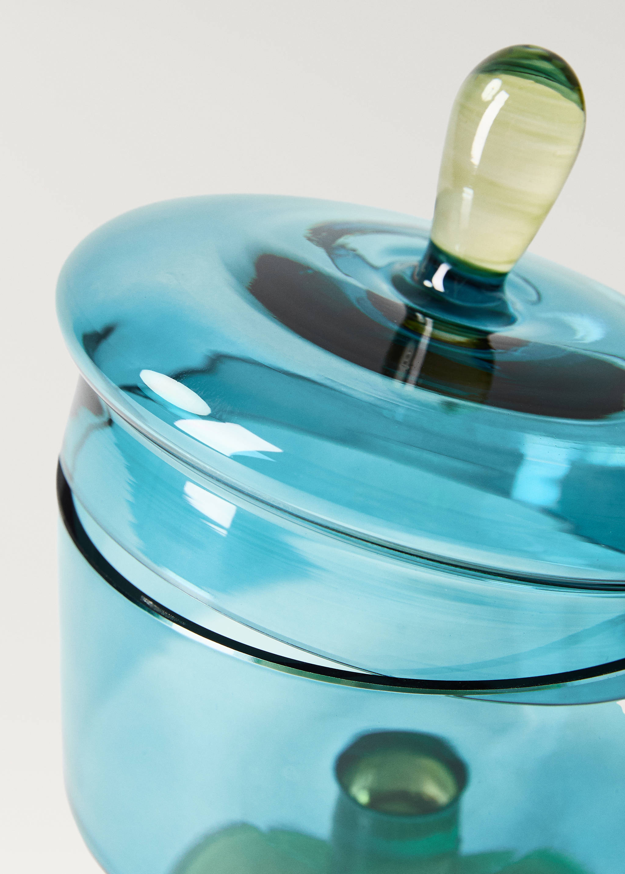 Medium two-tone borosilicate serving dish with lid - Details of the article 3