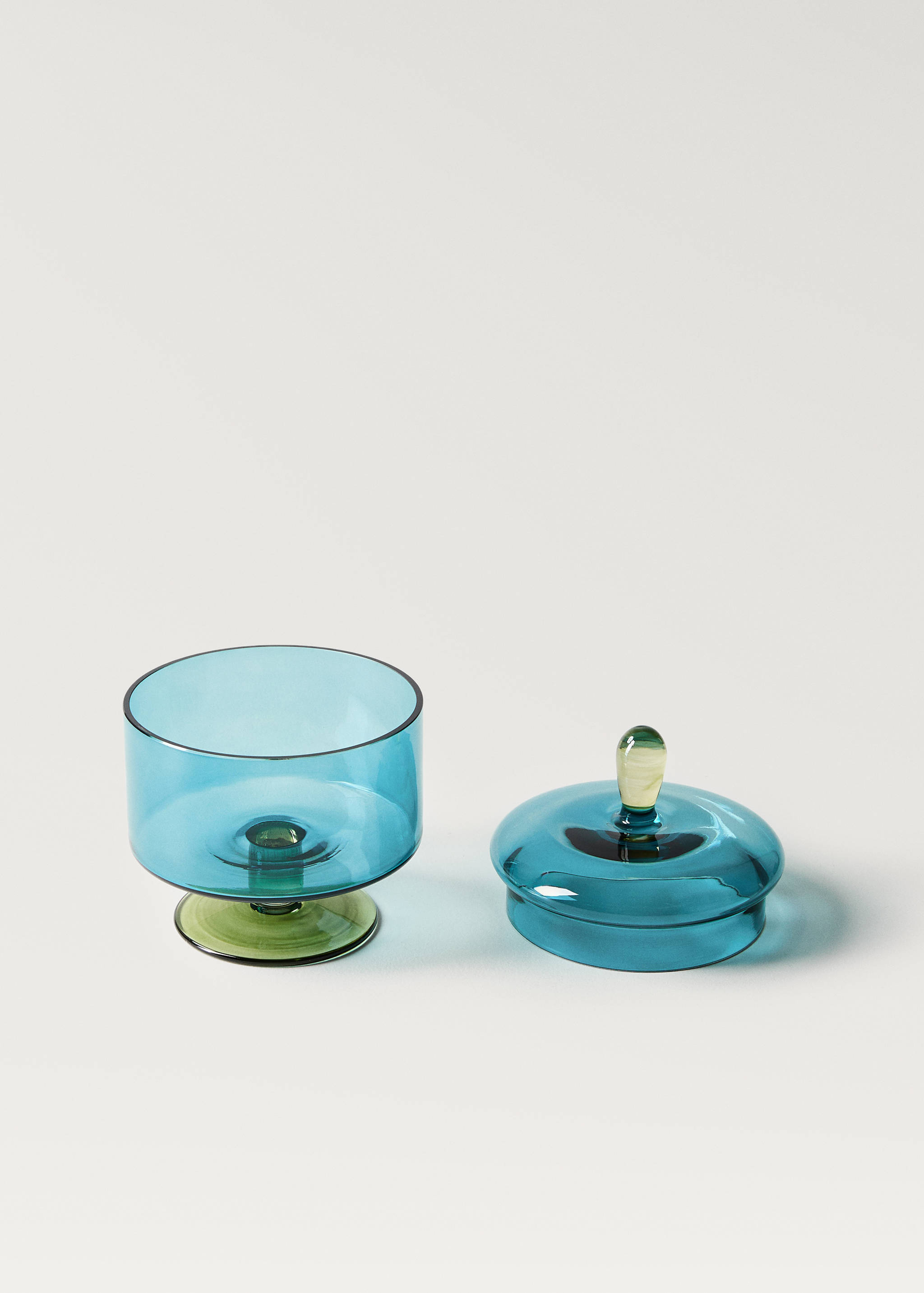 Medium two-tone borosilicate serving dish with lid - Details of the article 4