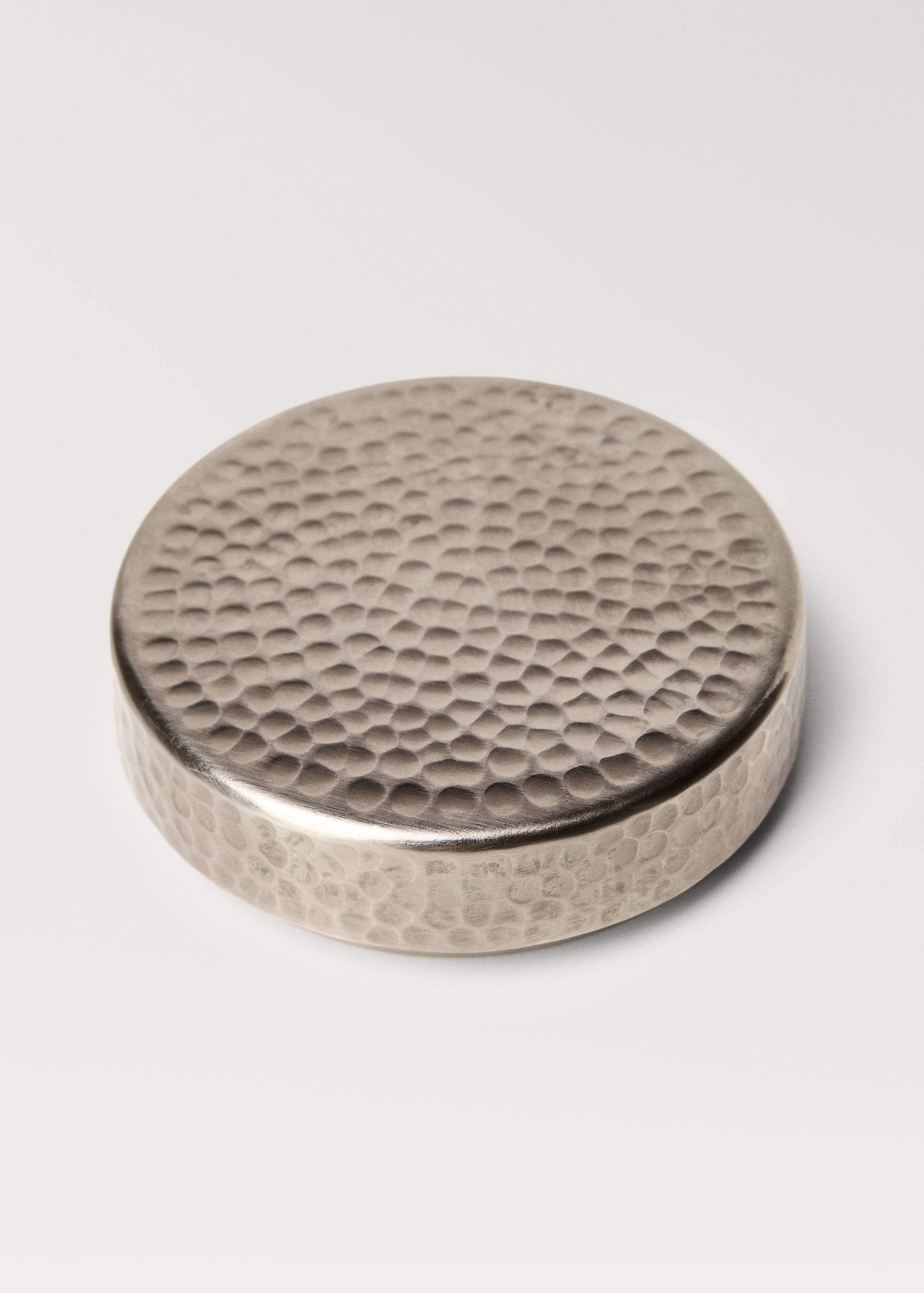 Small hammered metal box - Details of the article 1