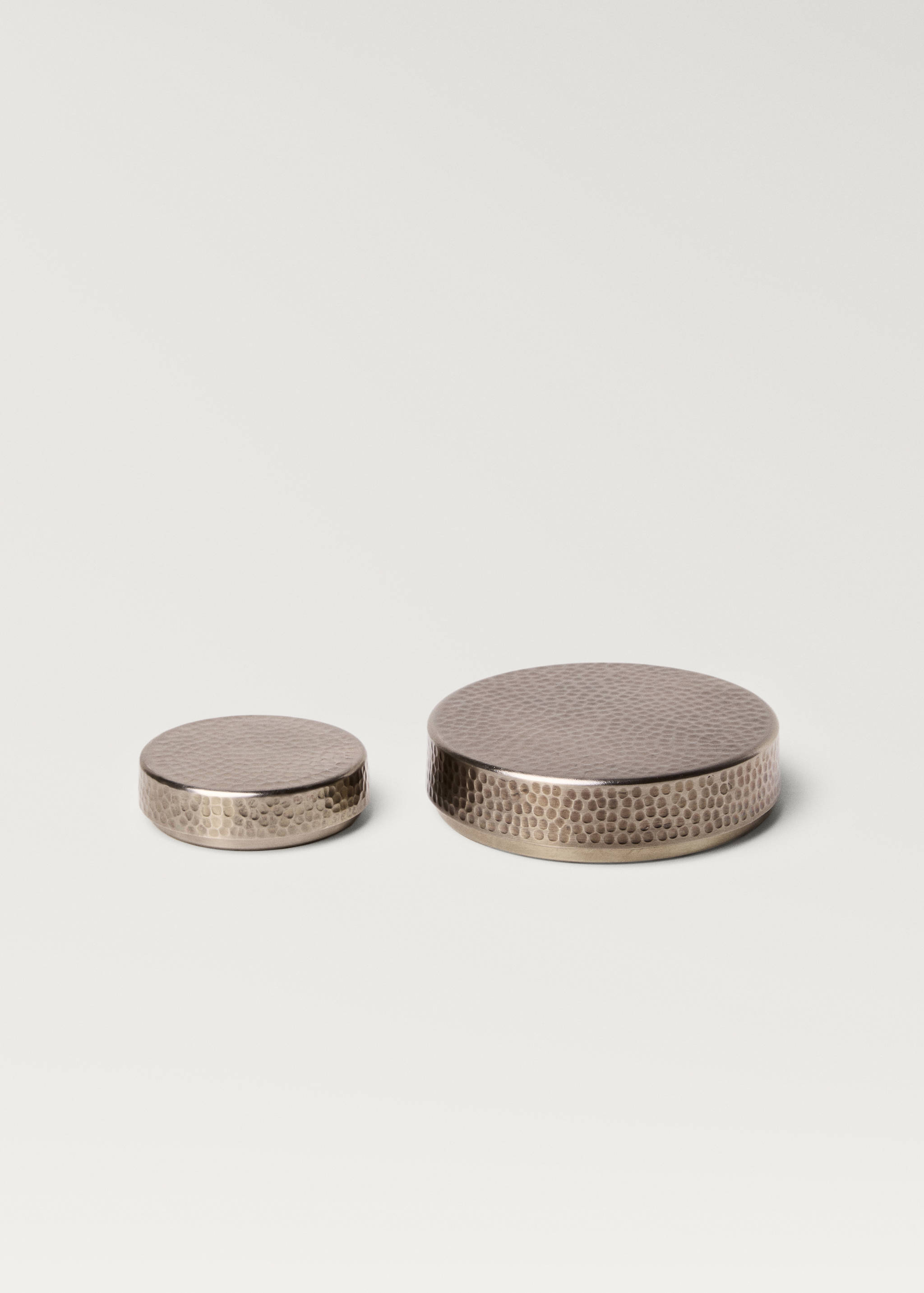 Small hammered metal box - Details of the article 3
