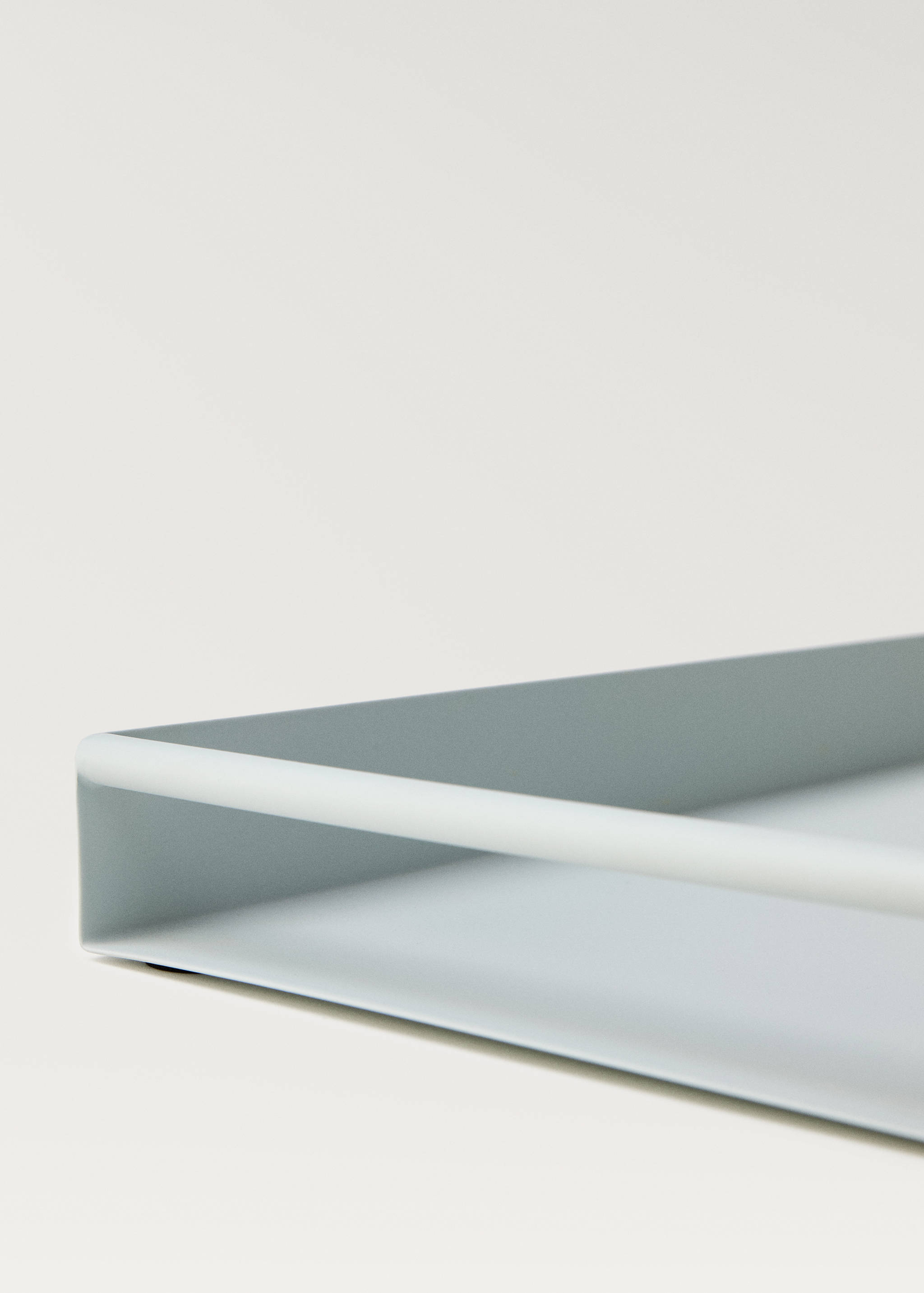 Rectangular metal tray with handles - Details of the article 1