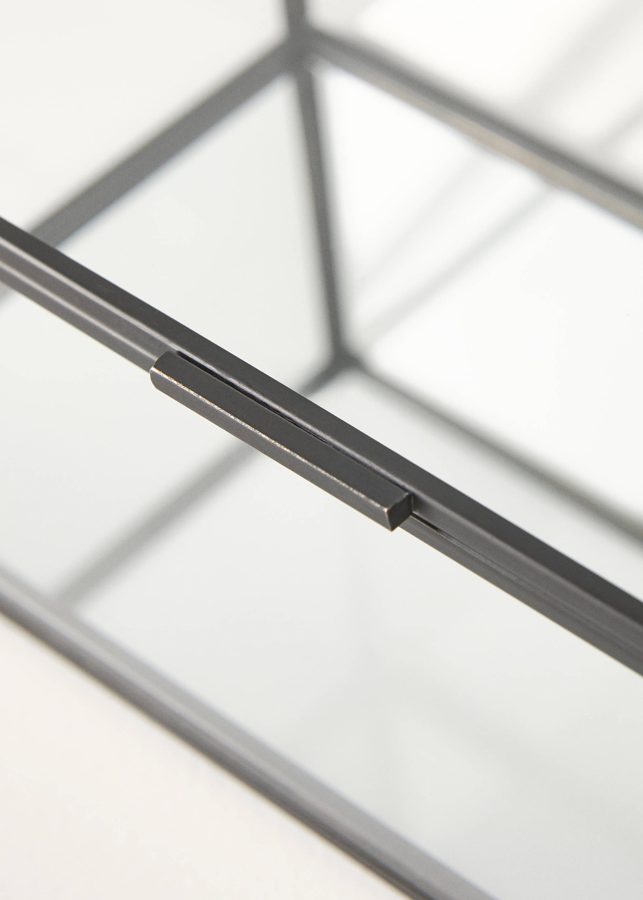 Small glass and metal jewellery box - Details of the article 3