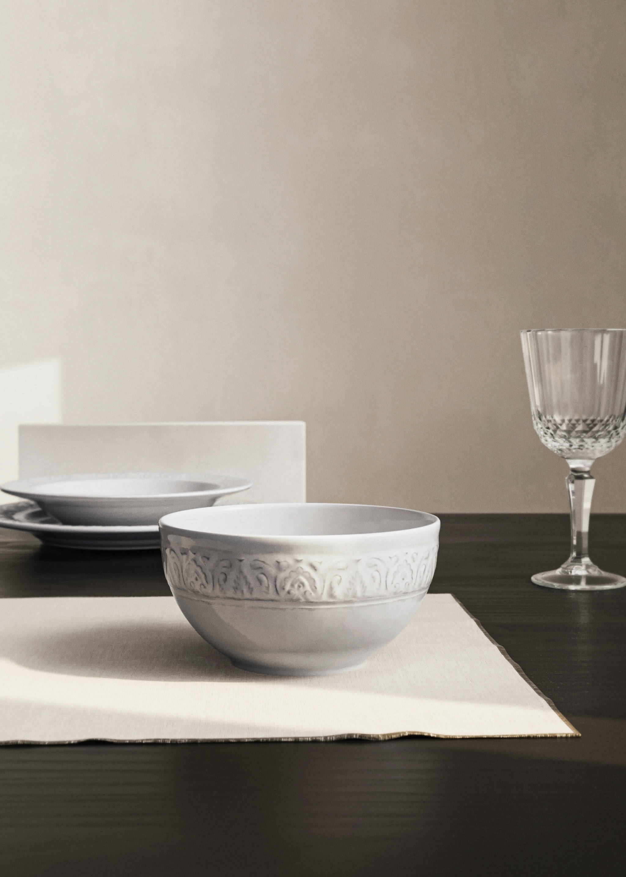 Skål i stengods med bårdkant - Allmän bild