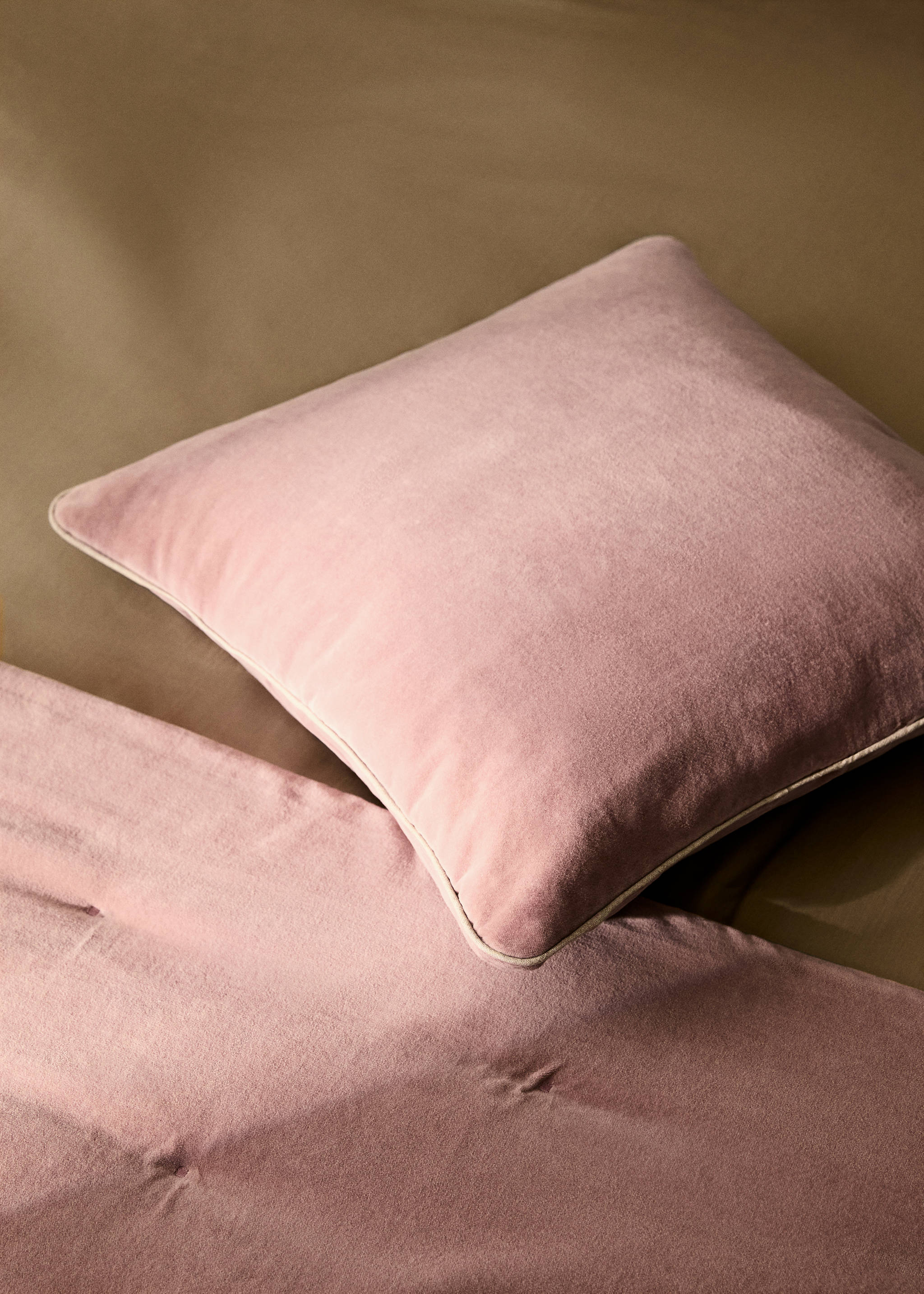 Velvet cushion cover with seam detail 50x50 cm - General plane