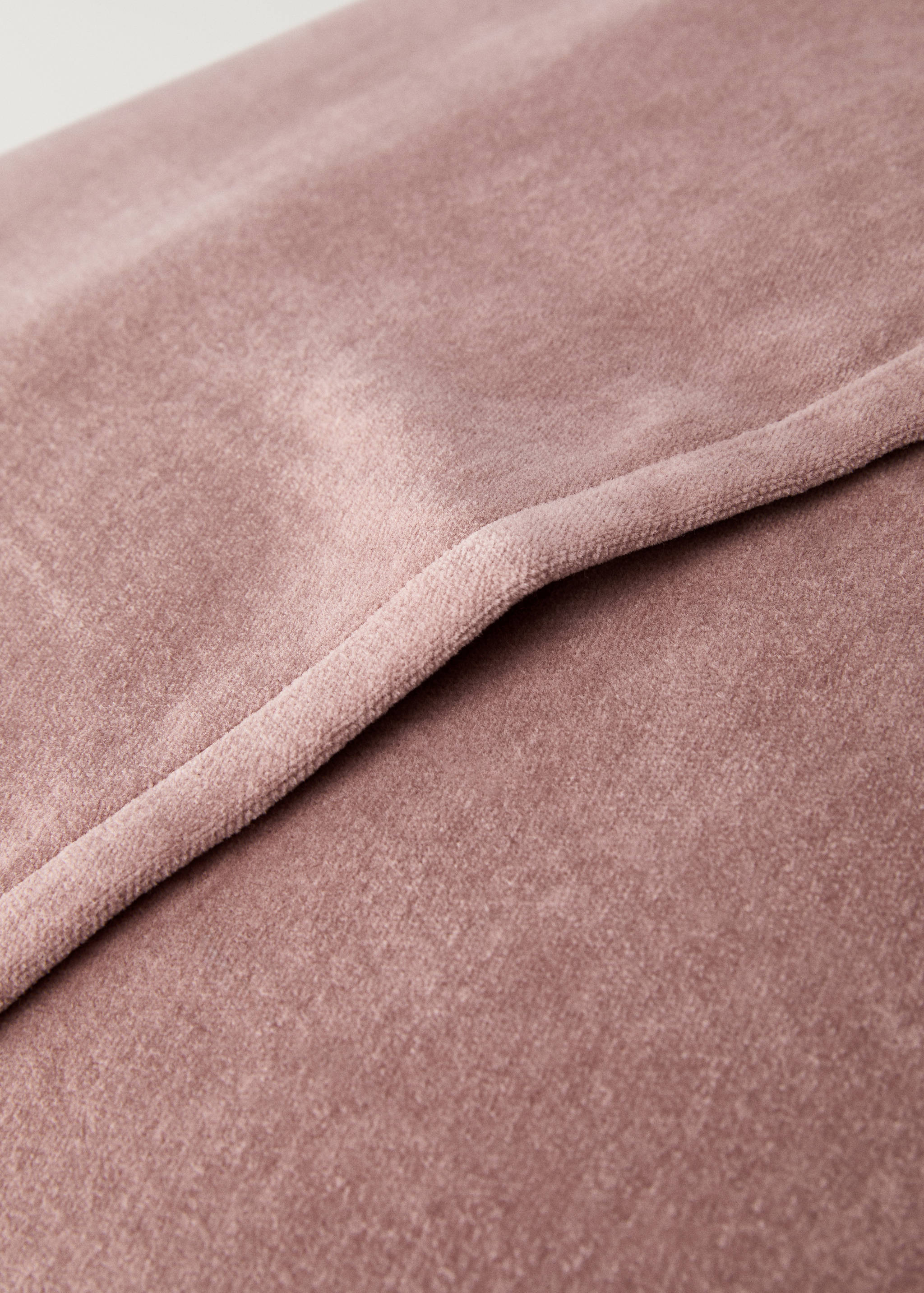 Velvet cushion cover with seam detail 50x50 cm - Details of the article 3