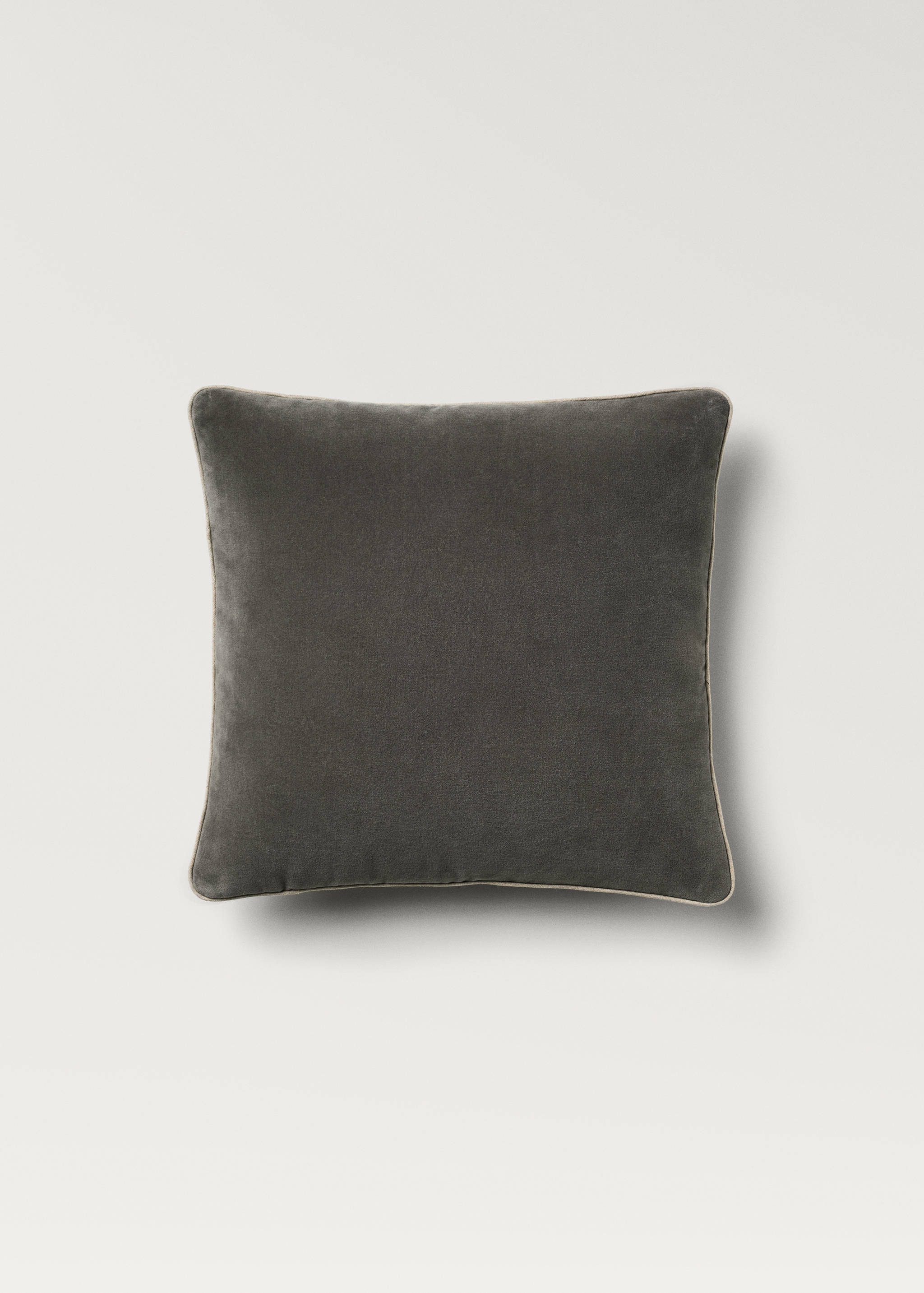 Velvet cushion cover with seam detail 50x50 cm - Article without model