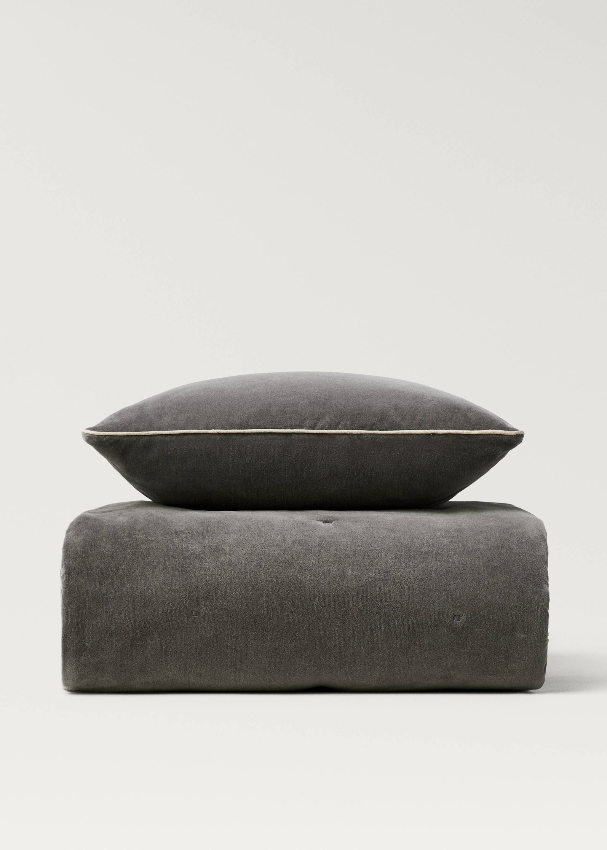 Velvet cushion cover with seam detail 50x50 cm - Details of the article 5