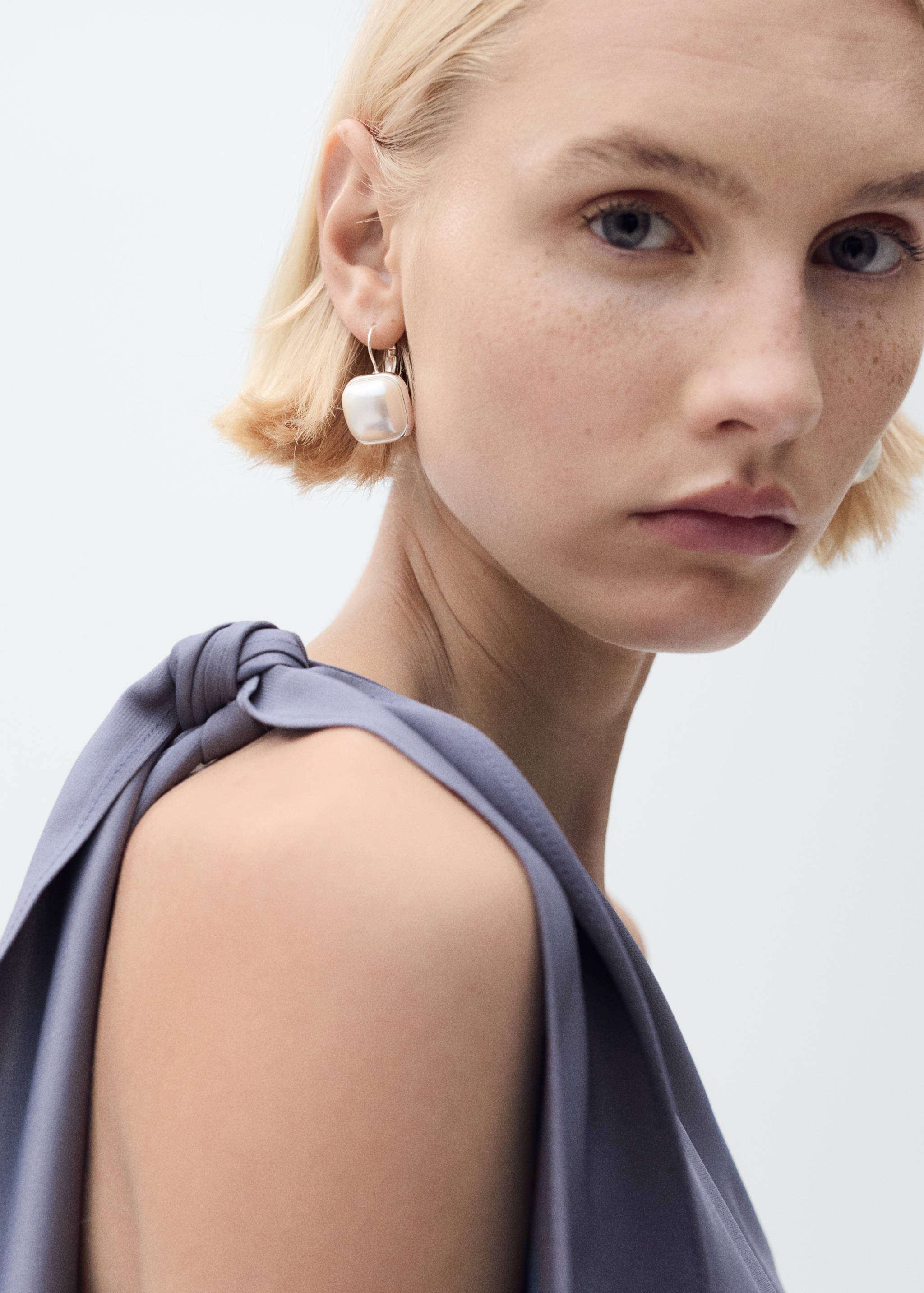 Asymmetrical satin jumpsuit with bow - Details of the article 1