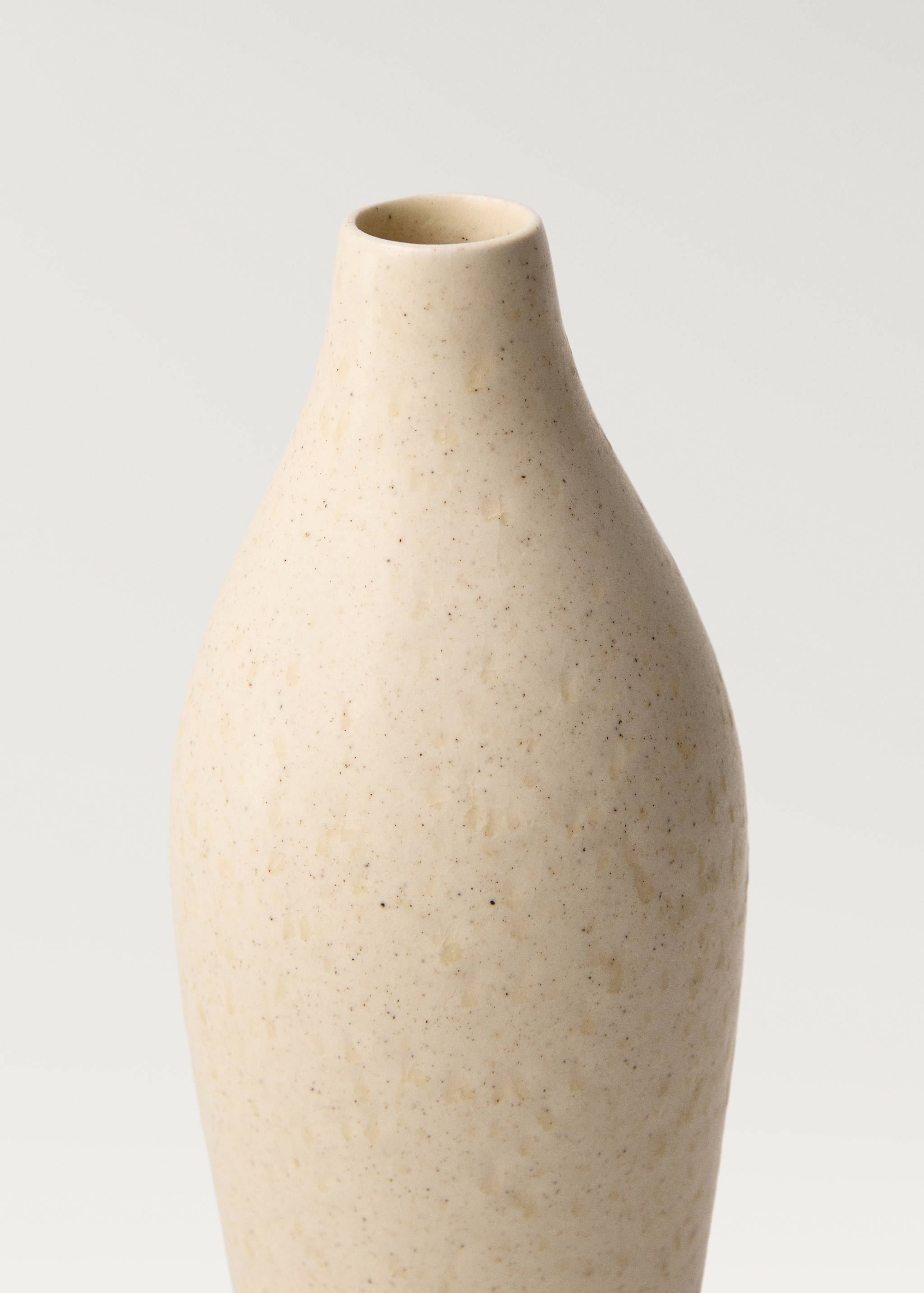 Small china vase with elongated design - Details of the article 1