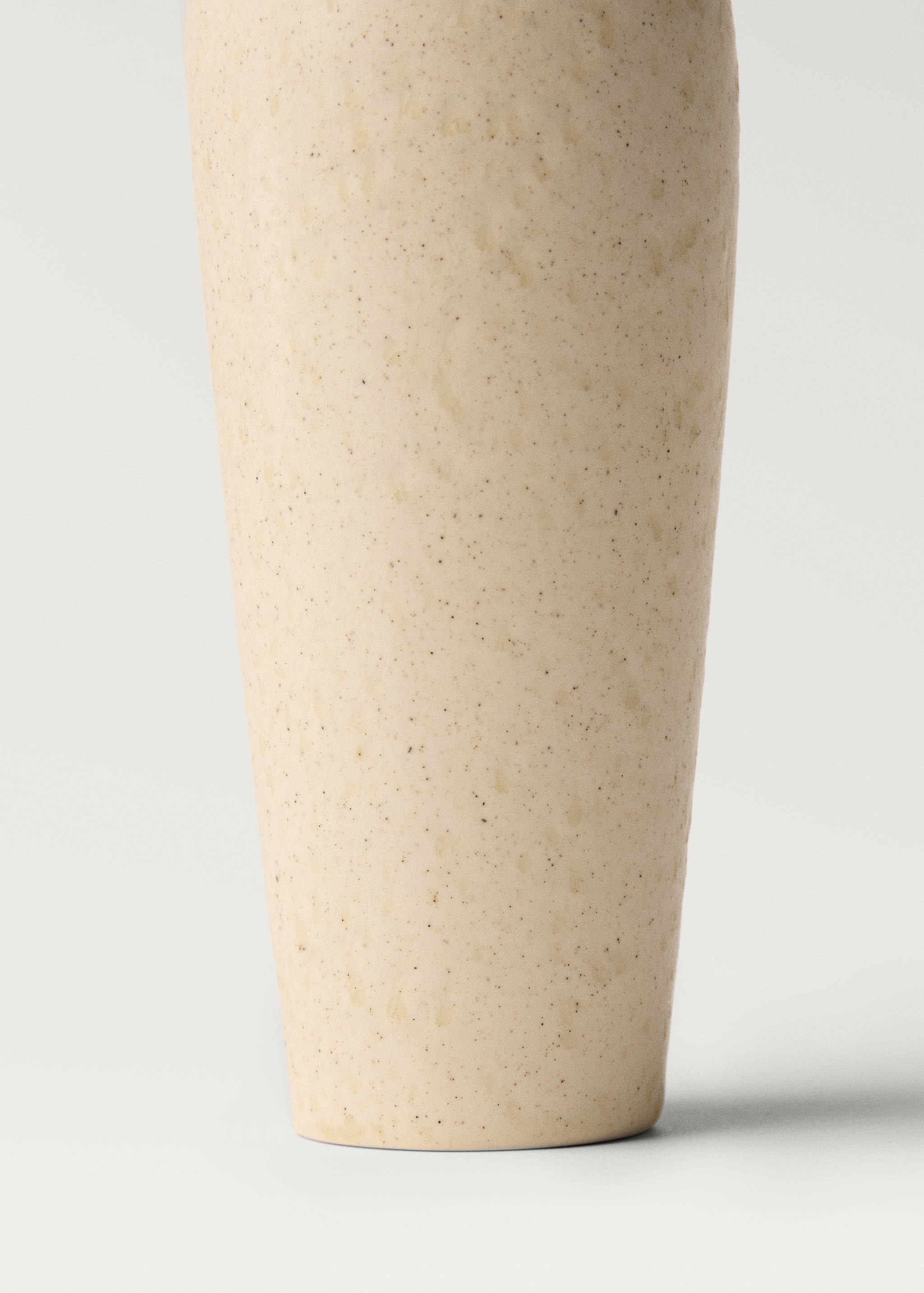 Small china vase with elongated design - Details of the article 2