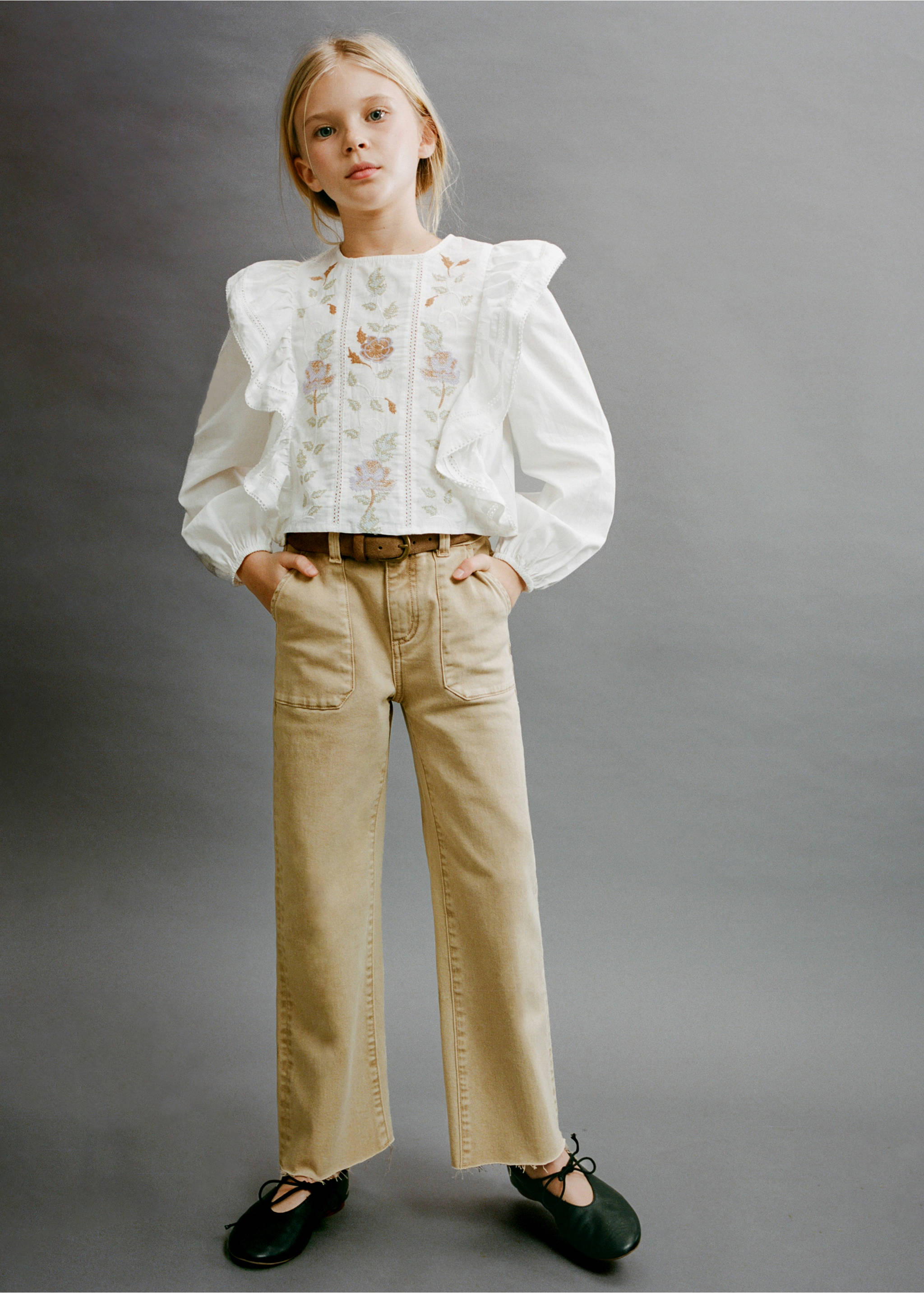 Utility pocket jeans - Details of the article 5, Medium Brown. Ref: 87053270-00.