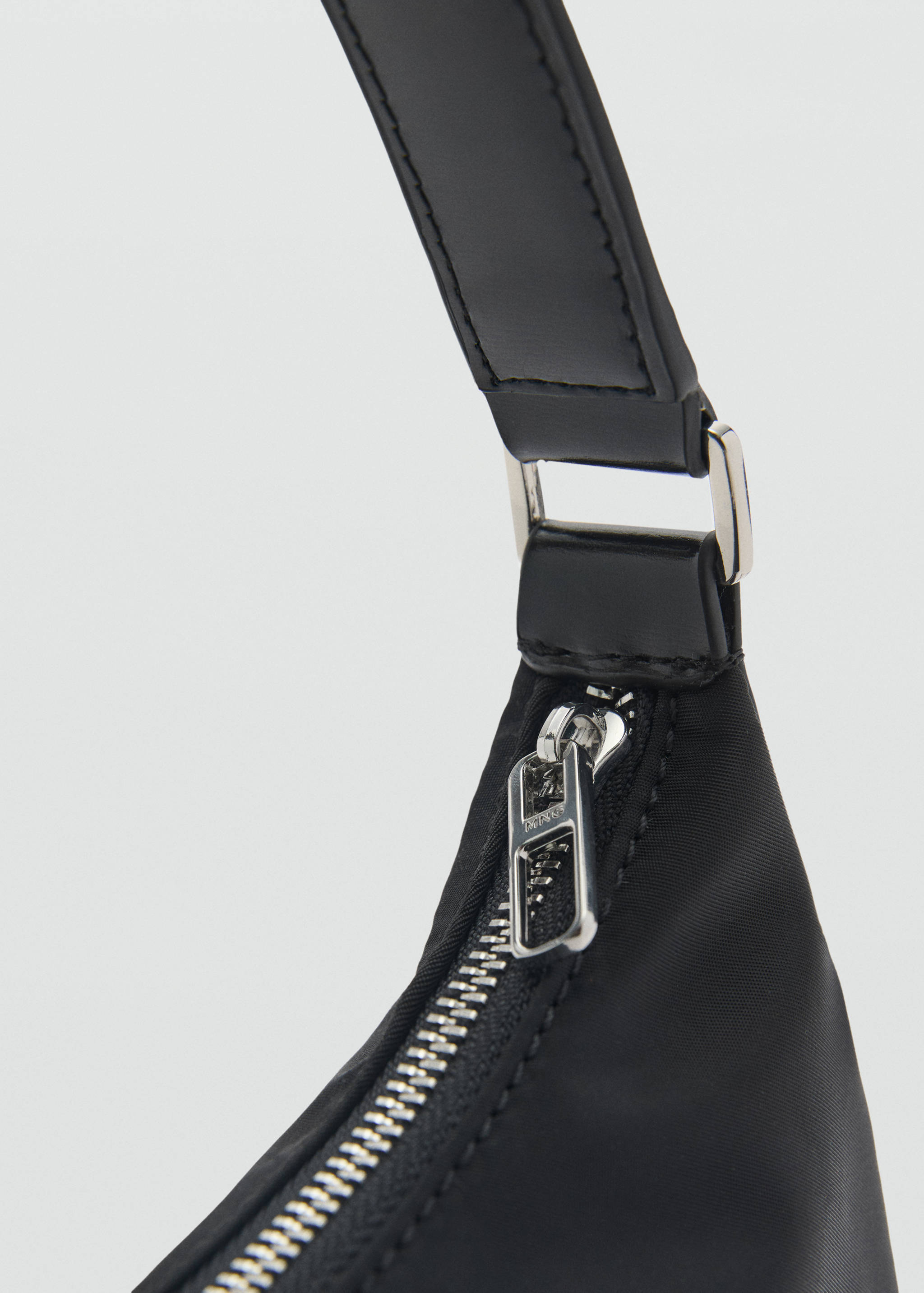 Kis nylon válltáska - A termék adatai 2