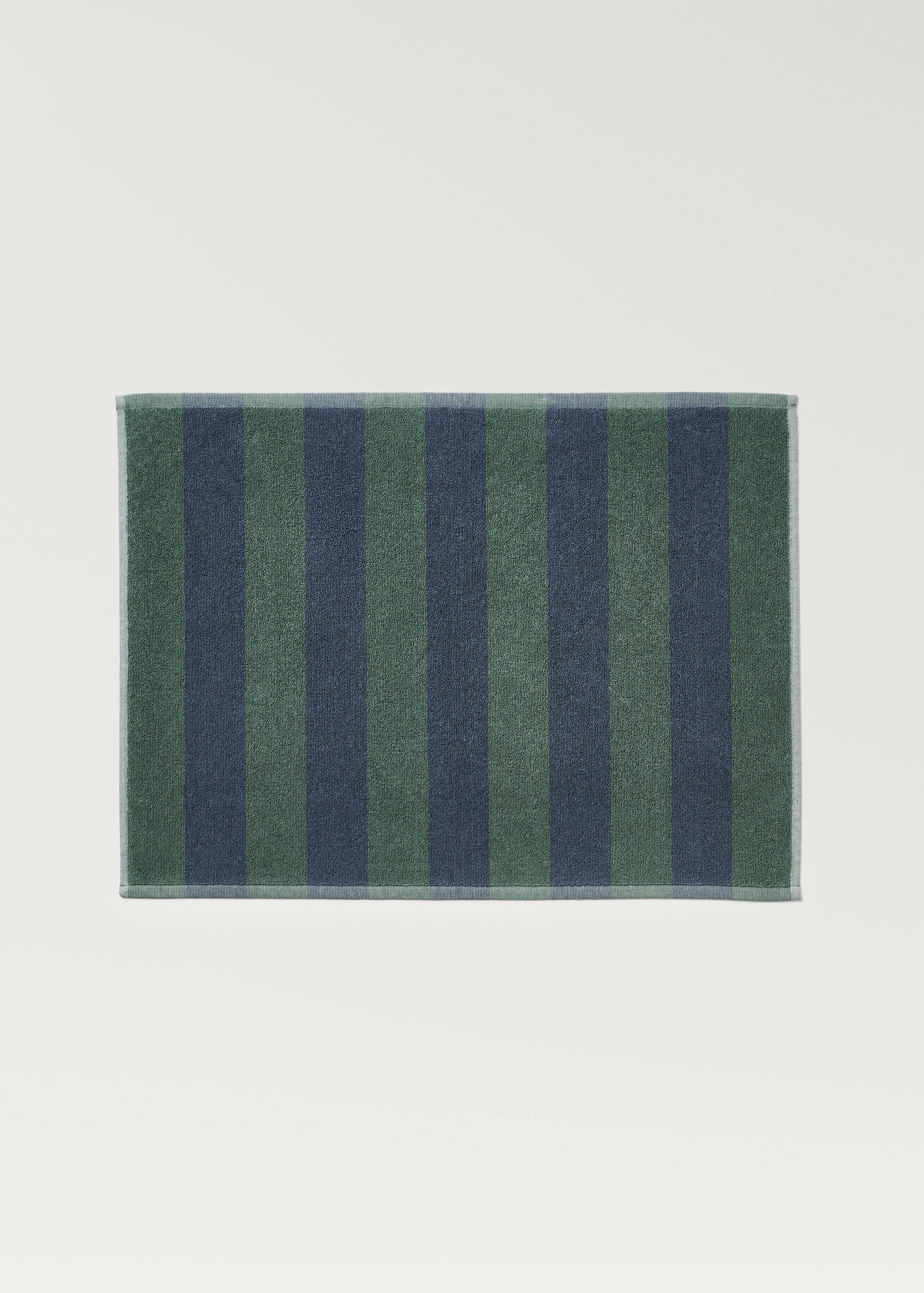 Two-tone striped bath rug - Article without model