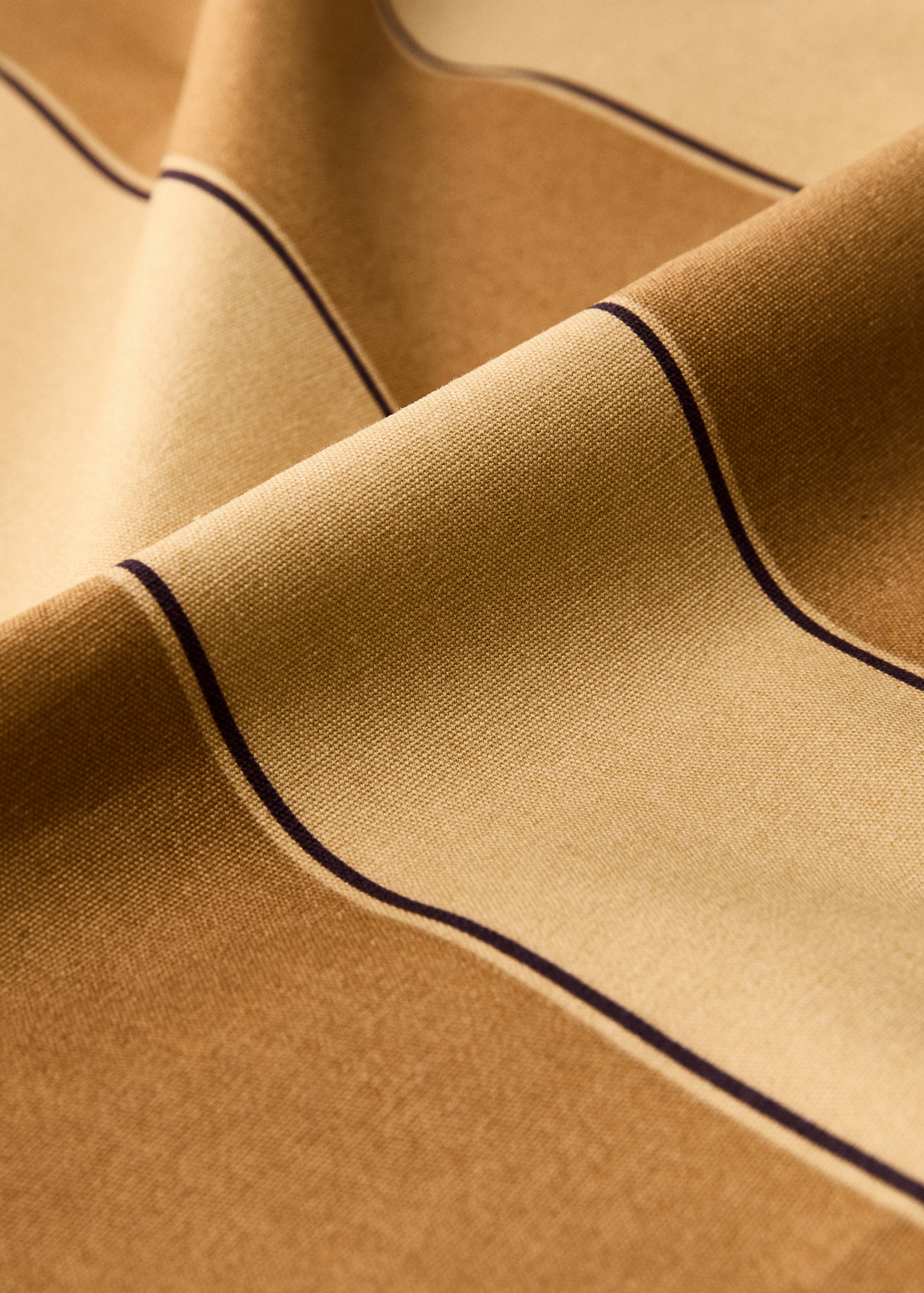 Βαμβακερό ριγέ τραπεζομάντιλο με ρητίνη για 2 έως 4 άτομα - Λεπτομέρεια του προϊόντος 1