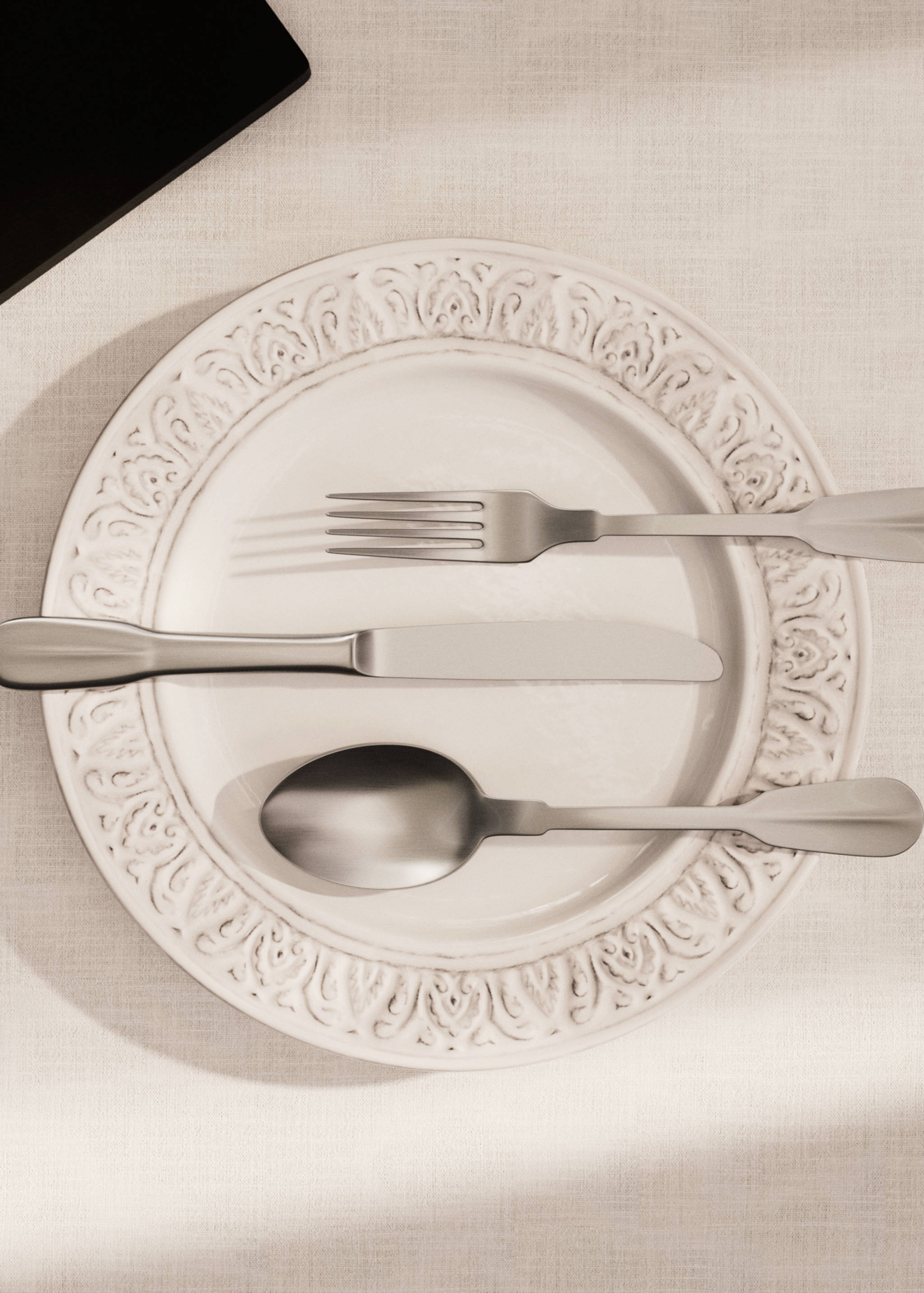 3-piece cutlery set in stainless steel with a matte silver finish - General plane