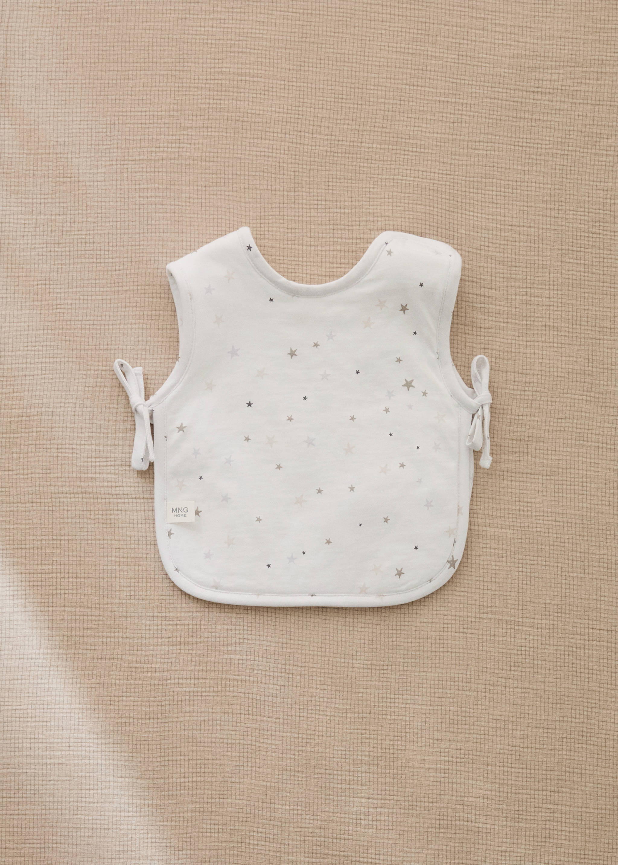 Babete com estampado de estrelas - Plano geral