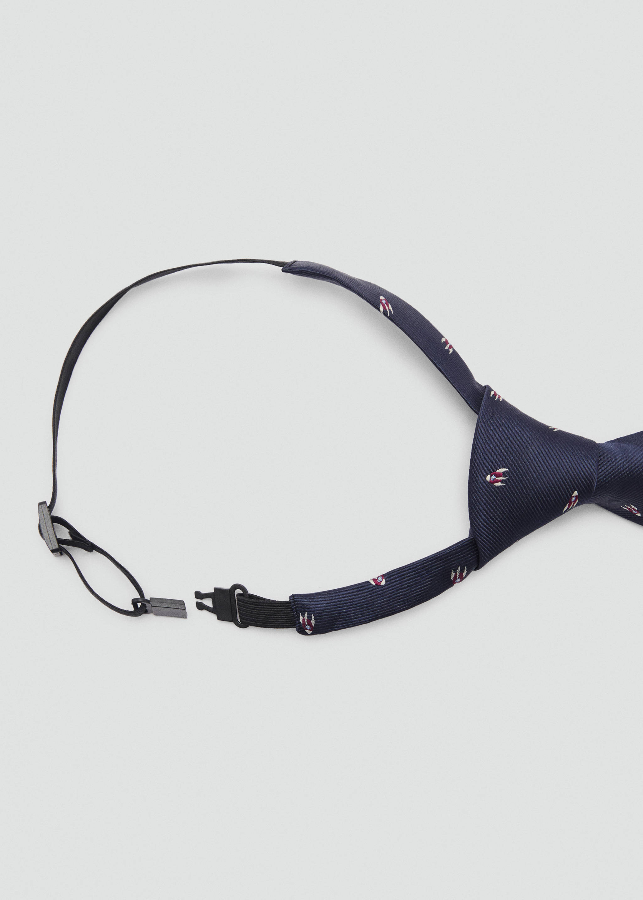 ربطة عنق مطرزة - رؤية وسط