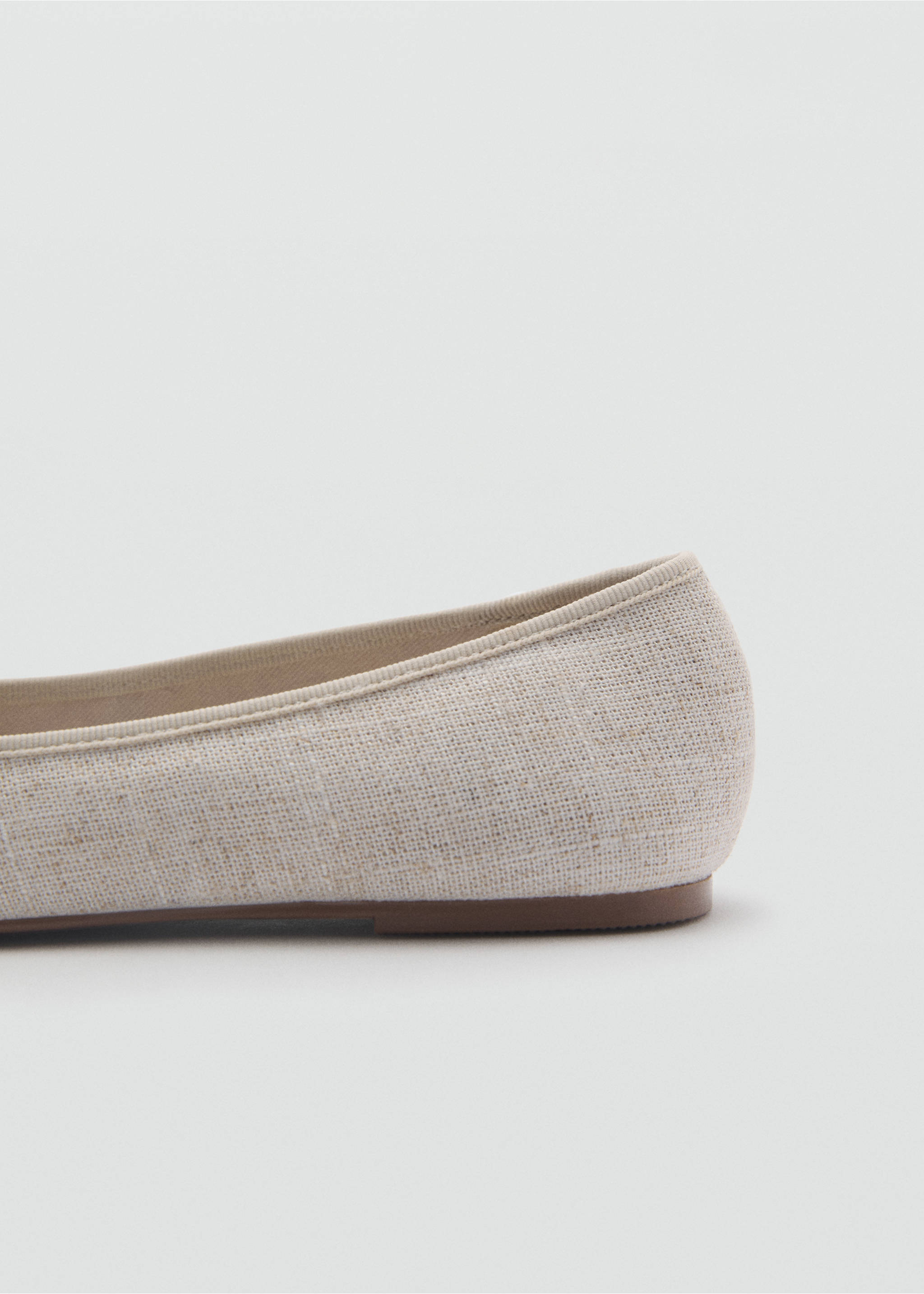 Ballet flats with flower embellishment - Details of the article 1, Ecru. Ref: 87053652-00.