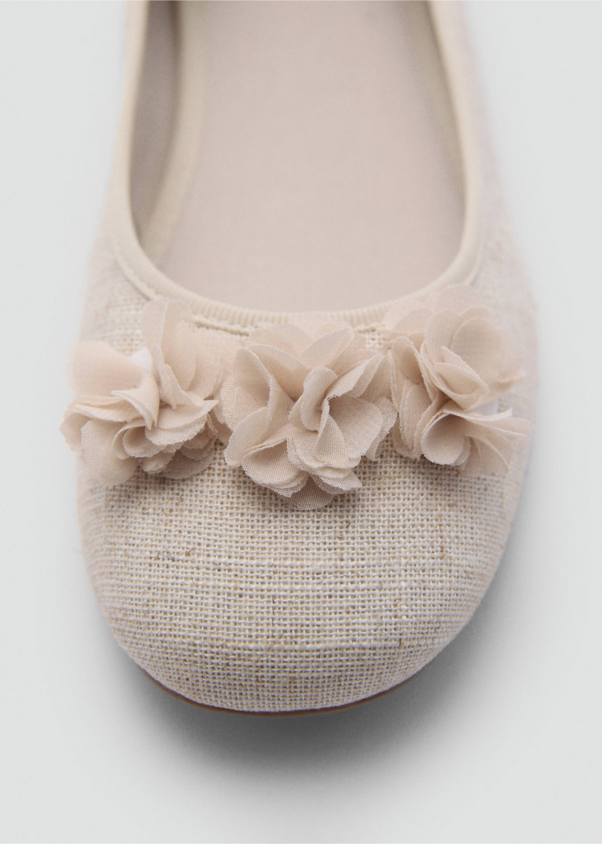 Ballet flats with flower embellishment - Details of the article 2, Ecru. Ref: 87053652-00.