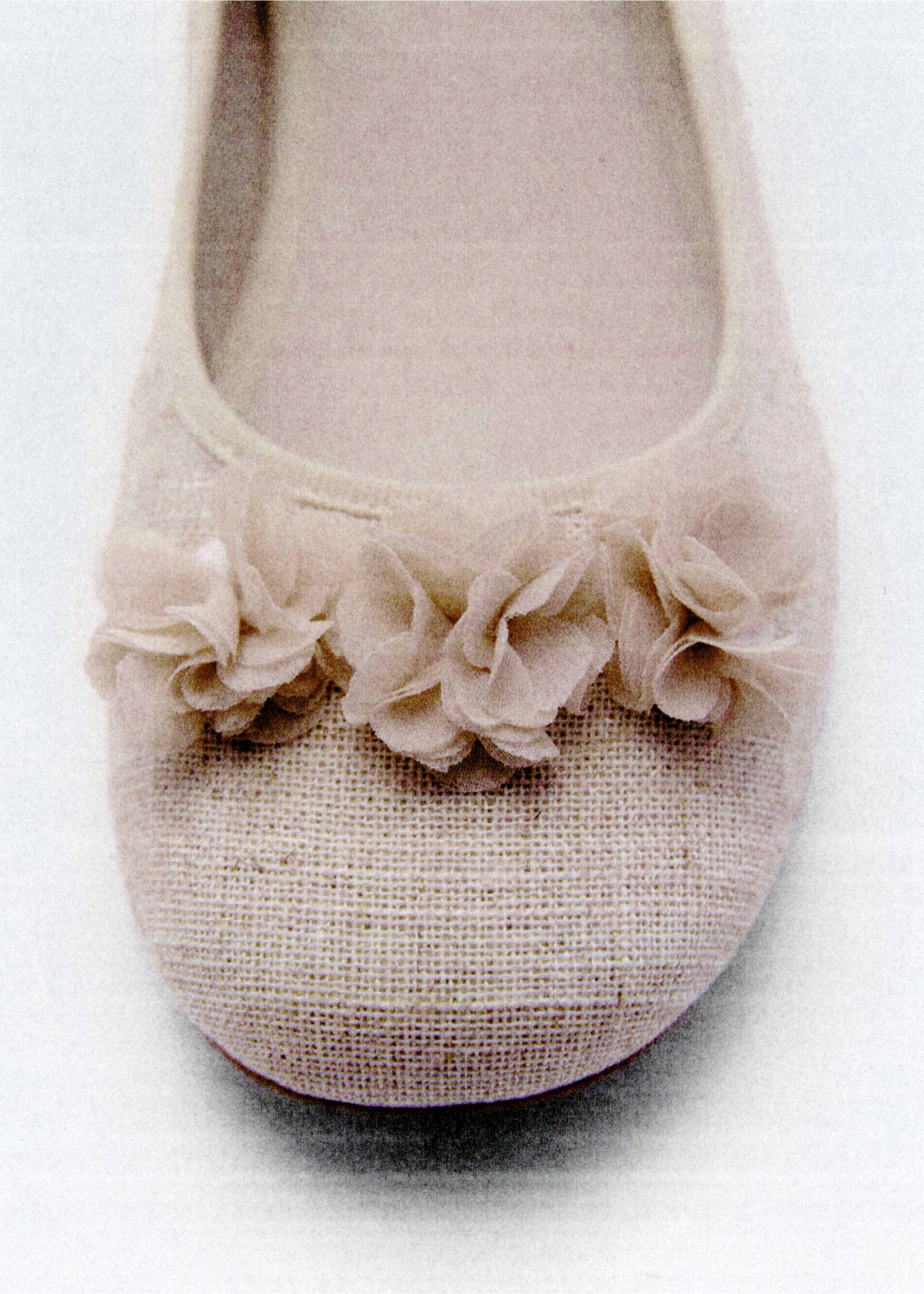 Ballet flats with flower embellishment - Details of the article 5, Ecru. Ref: 87053652-00.